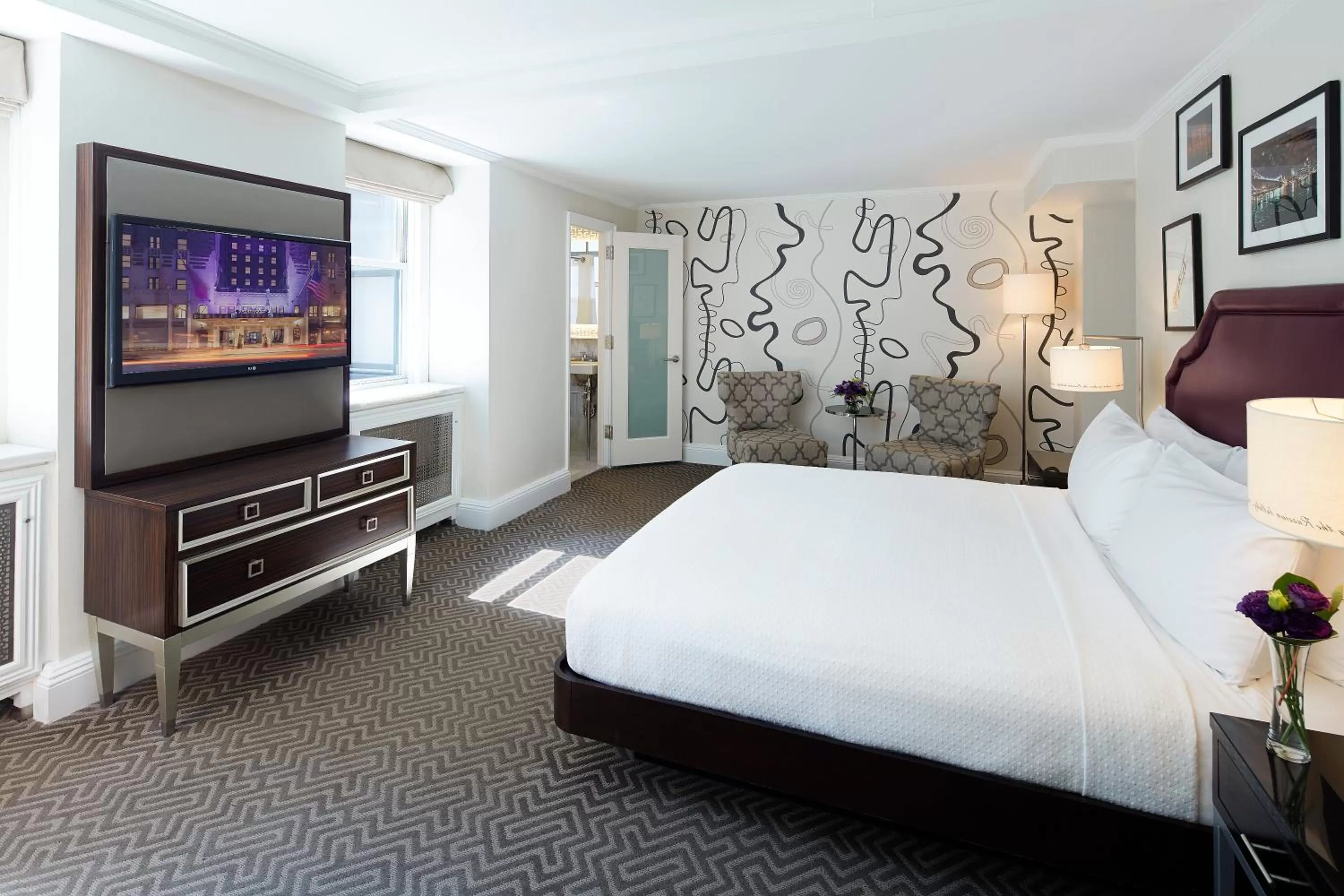 Studio, Larger Guest room, 1 King in The Lexington Hotel, Autograph Collection