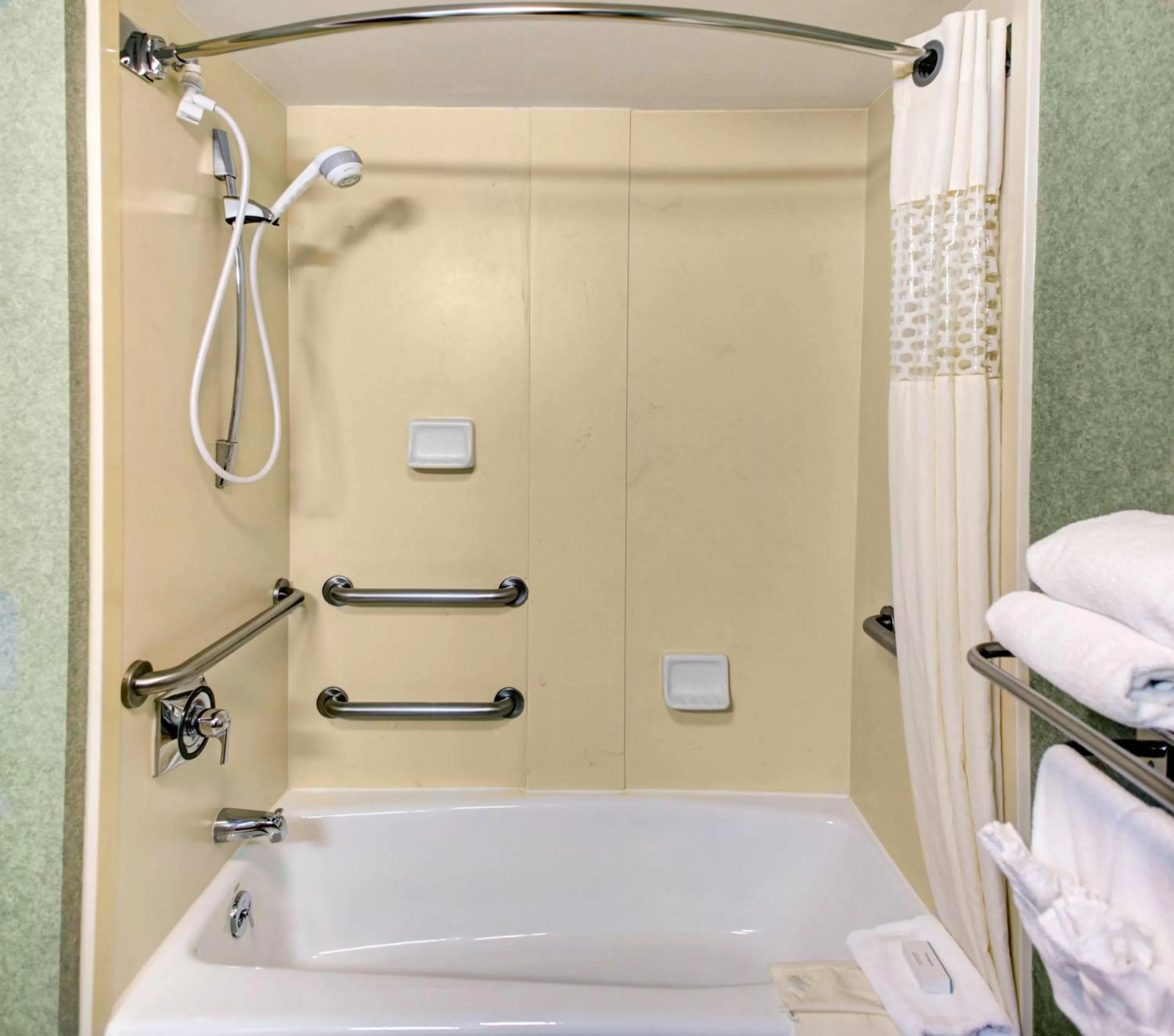 Queen Room with Two Queen Beds with Bath Tub - Mobility and Hearing Access in Hampton Inn & Suites Atlanta/Duluth/Gwinnett