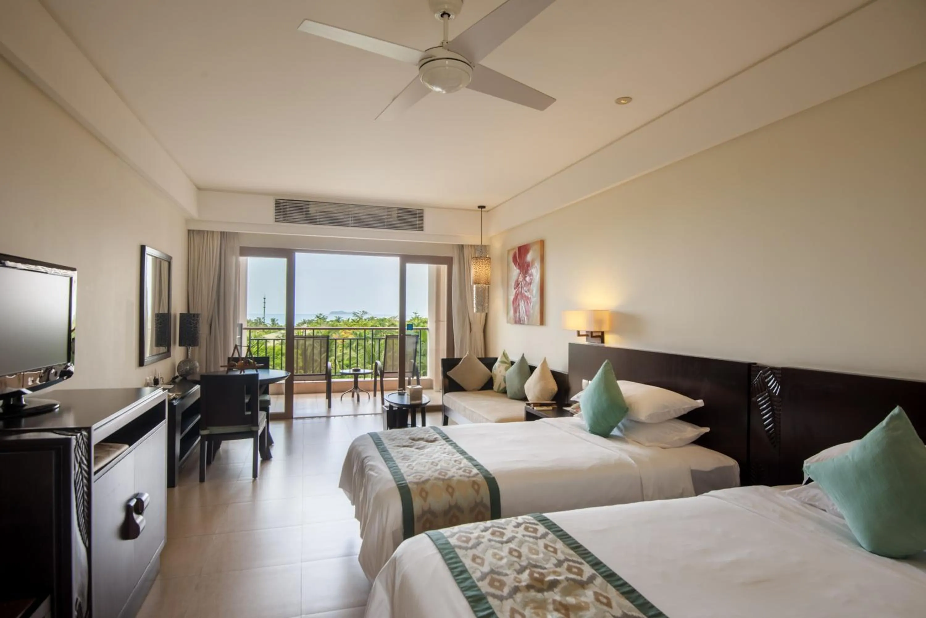 Garden Seaview Twin Room  (1 time 2 people fish therapy ) in Howard Johnson Resort Sanya Bay