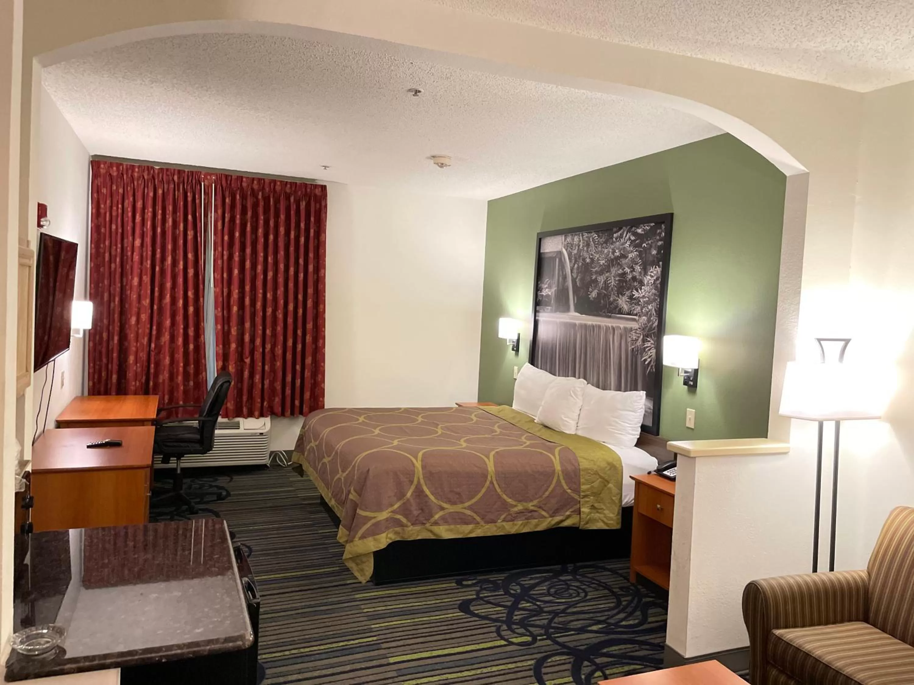 King  Studio Suite with Roll-in Shower - Mobility/Hearing Accessible - Non-Smoking in Super 8 by Wyndham Fort Worth Downtown South