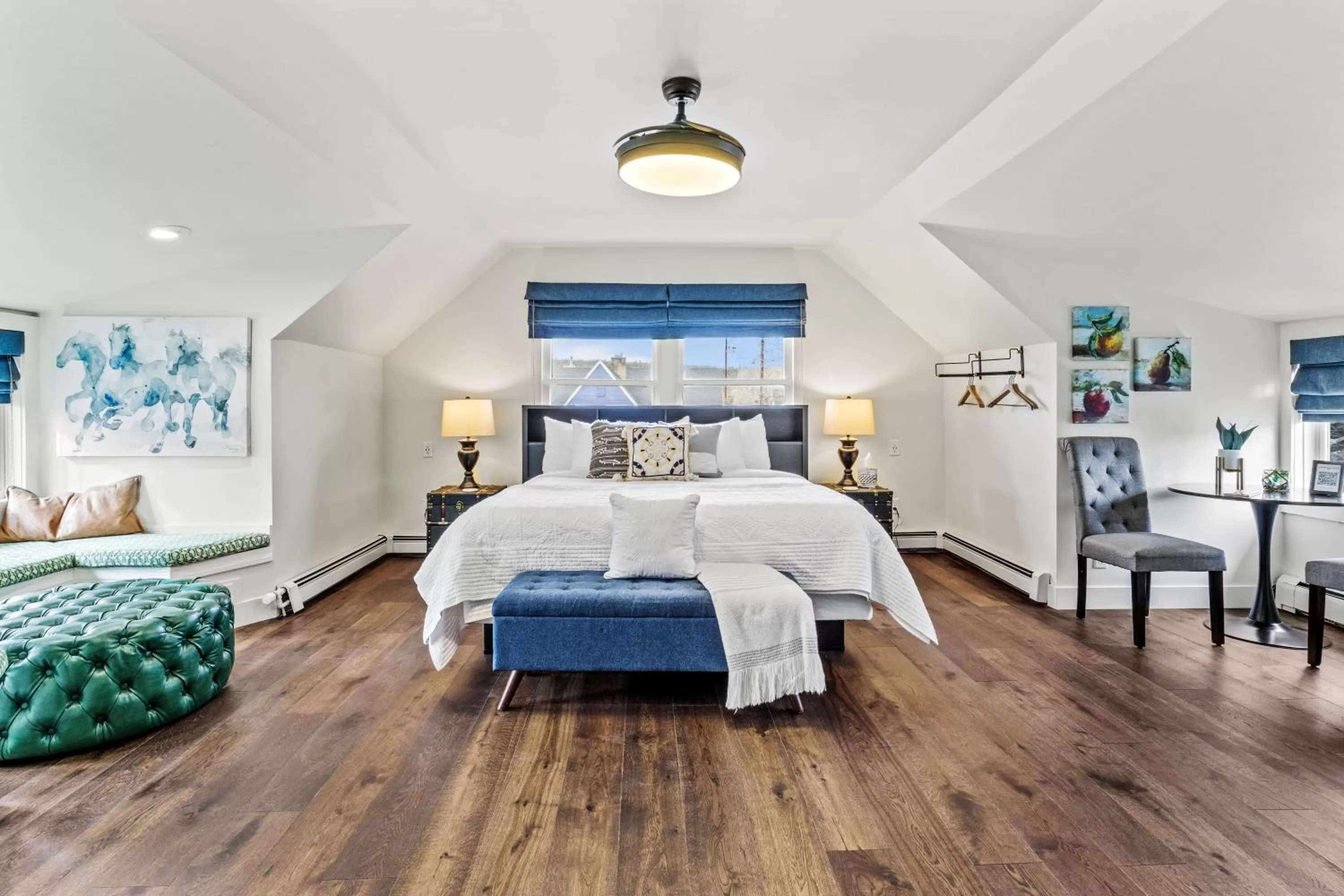 Deluxe Room in Bespoke Inn Flagstaff