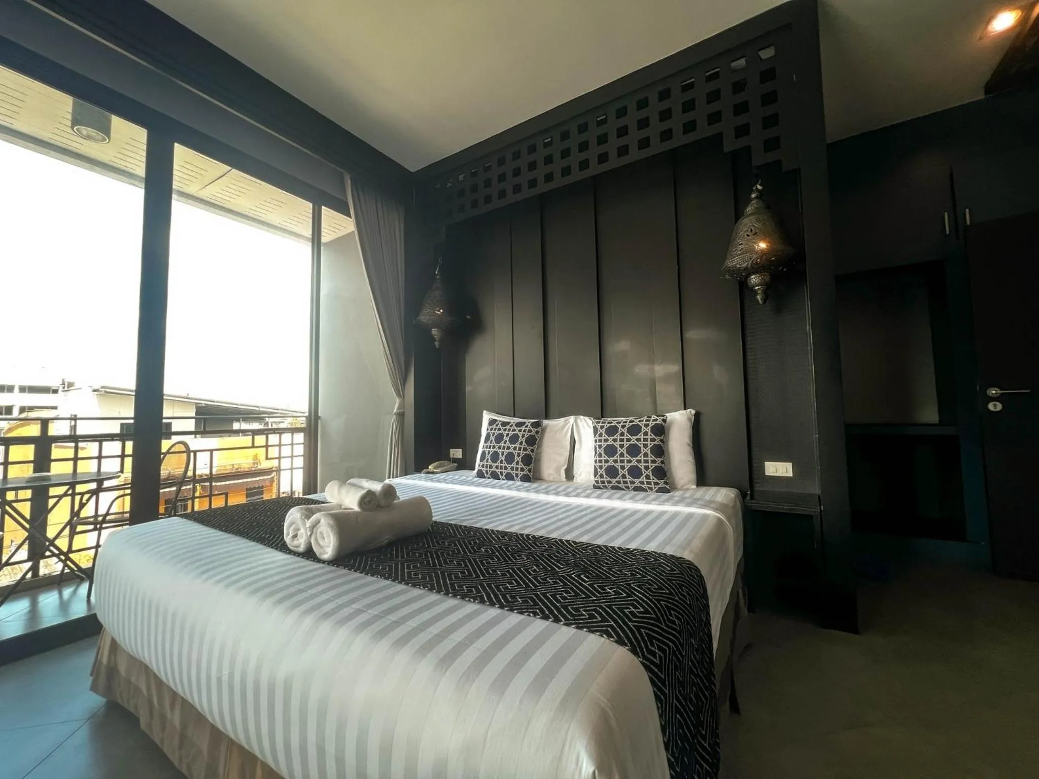 Superior King Room with River View in Srisawara Casa Hotel