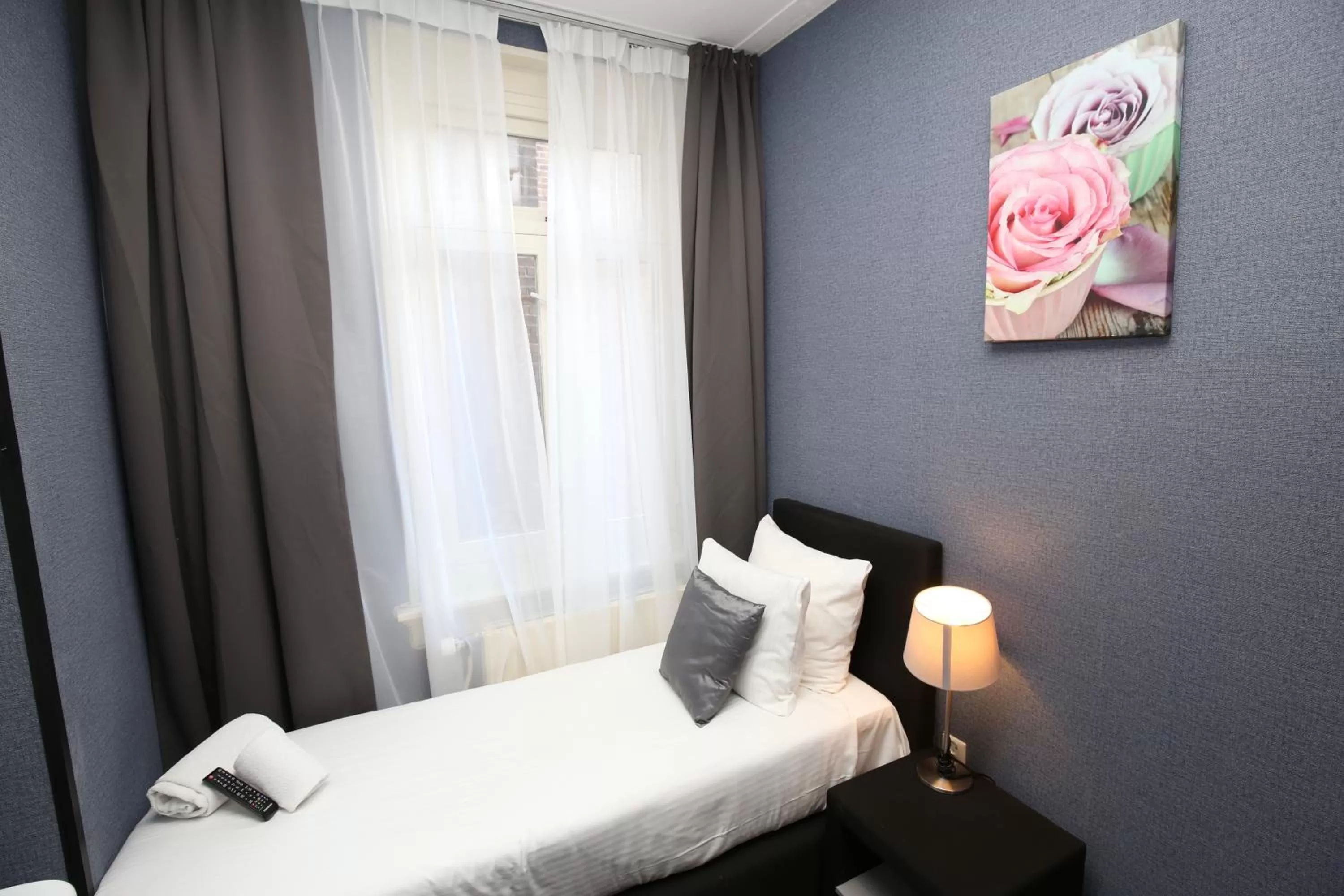 Economy Single Room with Shared Bathroom in Hotel Flipper Amsterdam