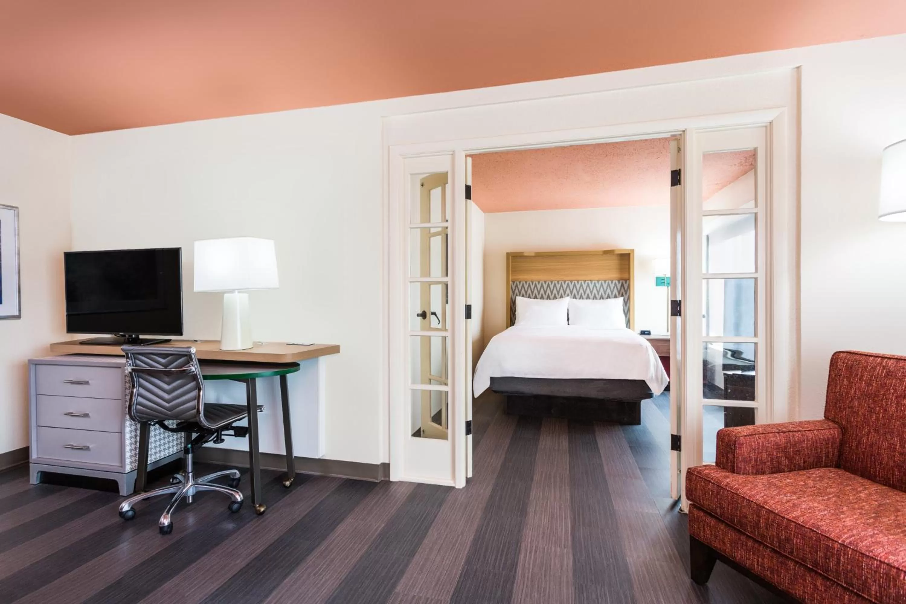 Queen Suite in Holiday Inn Timonium, an IHG Hotel