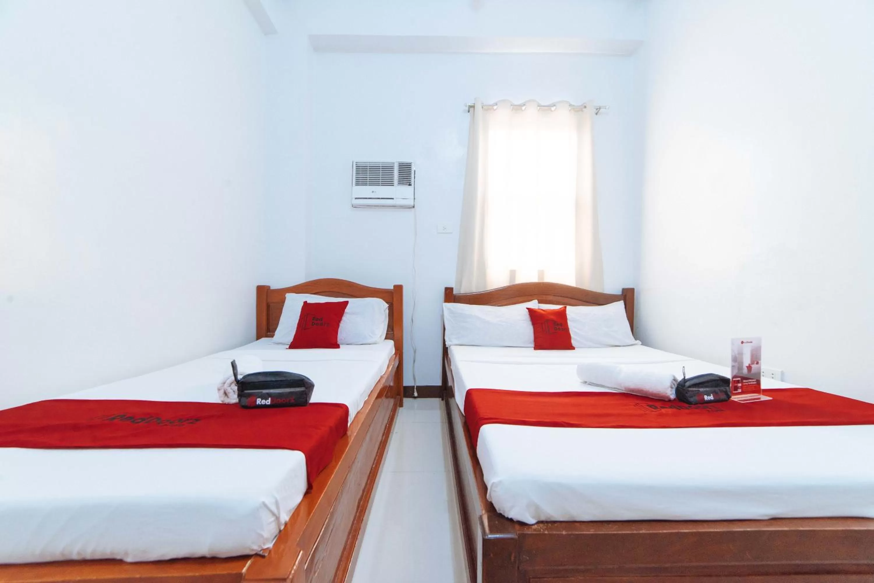 Family Room in RedDoorz @ D Maagma Street