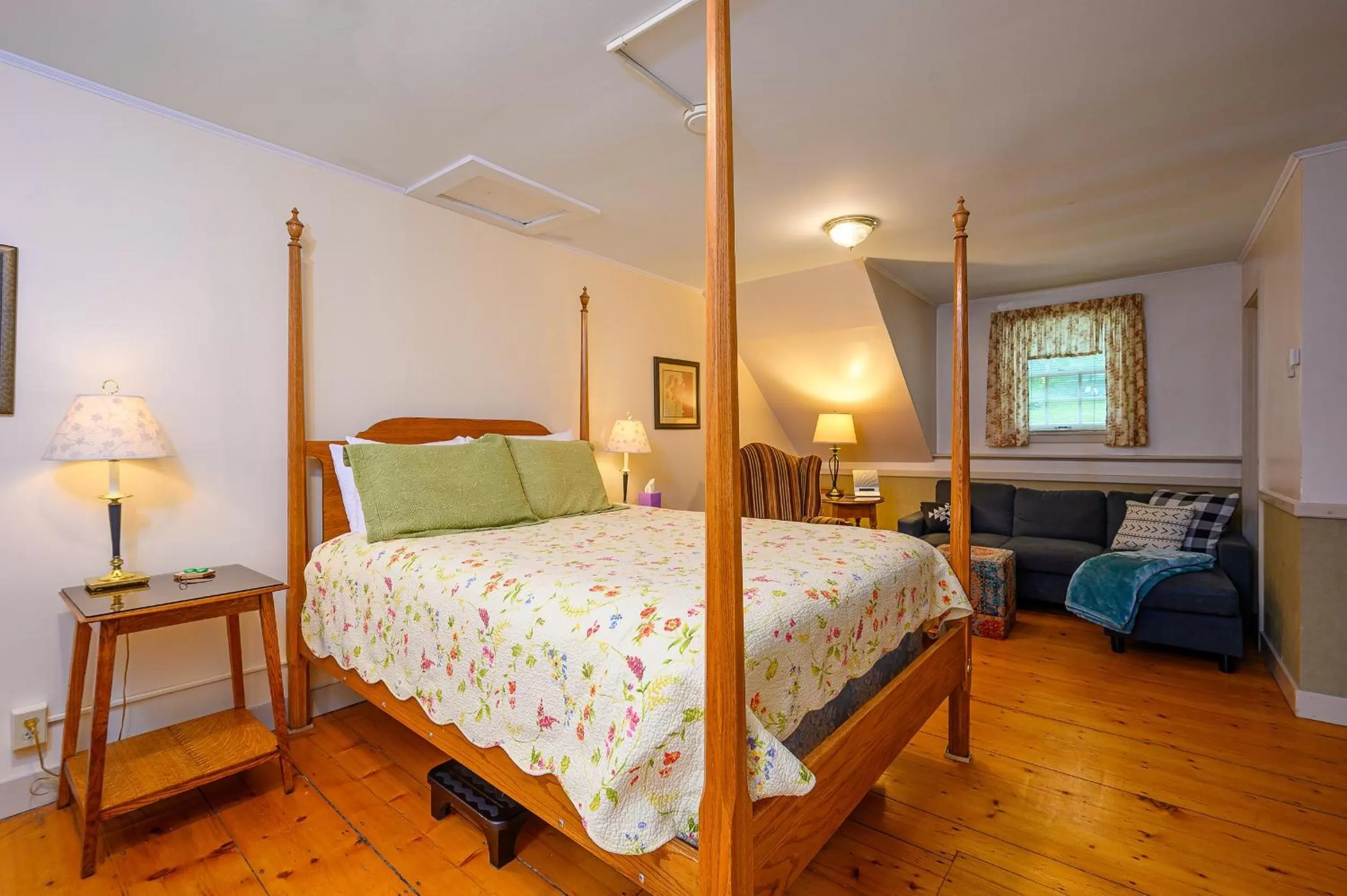 Double Room with Mountain View in Brass Lantern Inn