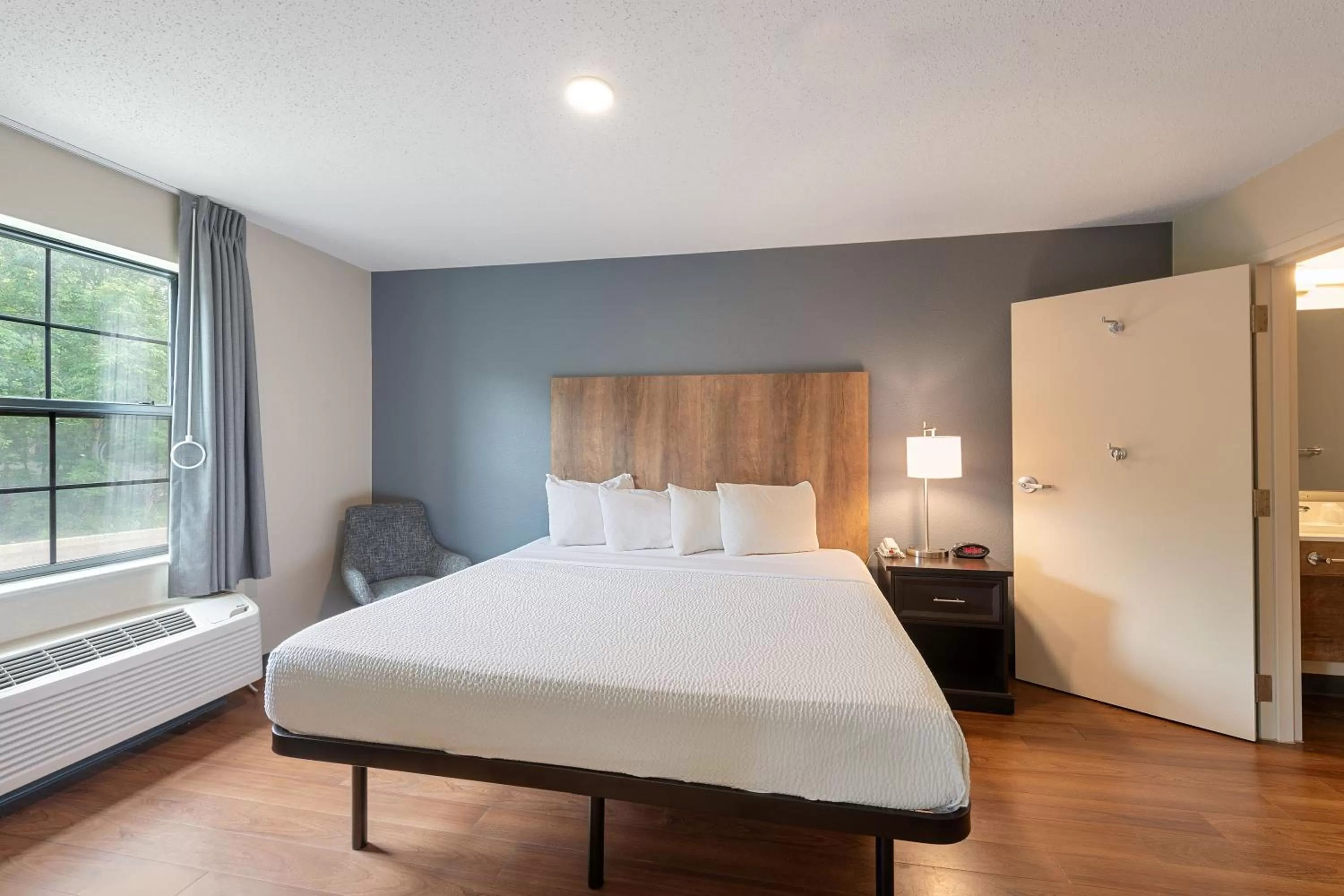 One Bedroom Suite with One King Bed - Disability Access - Non-Smoking in Extended Stay America Premier Suites - Charlotte - Pineville - Pineville Matthews Rd.