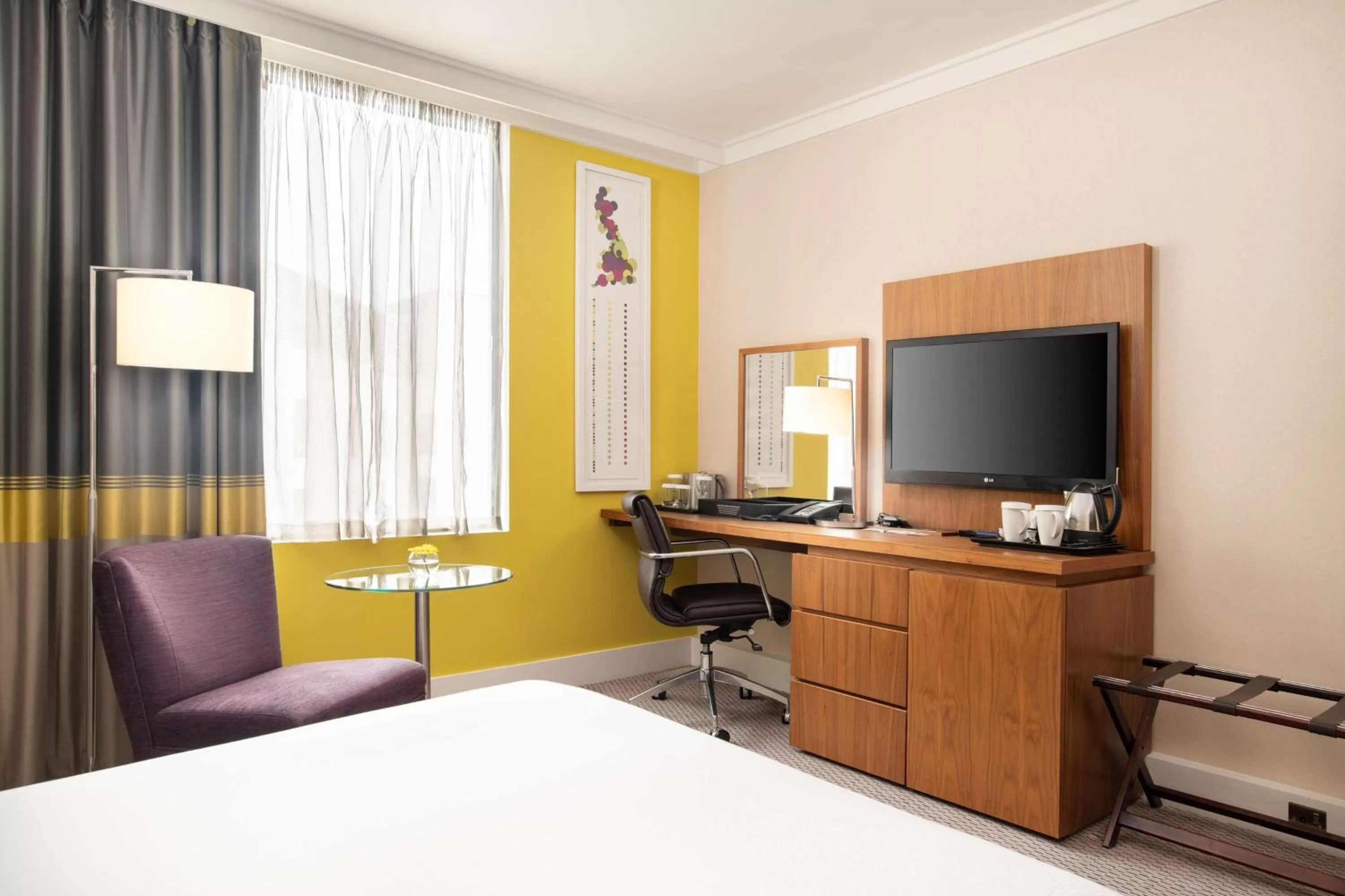 Executive Queen Room - Mobility Access in Hilton London Wembley