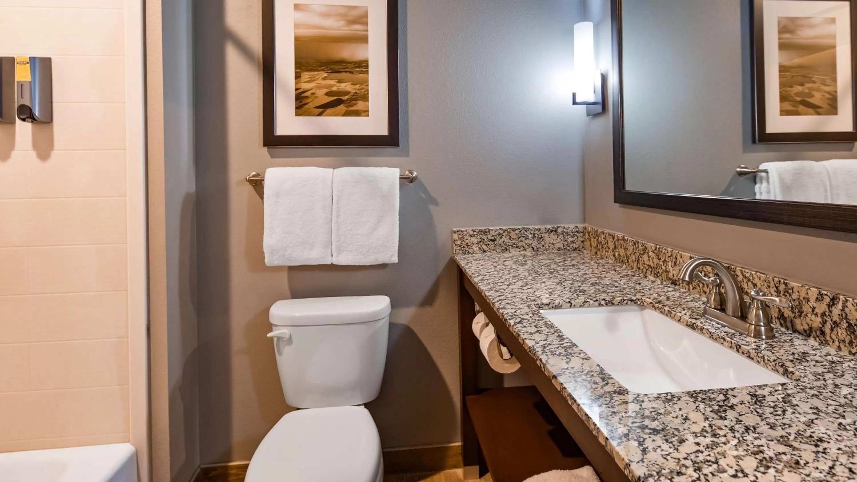 King Room in Best Western Plus Overland Inn