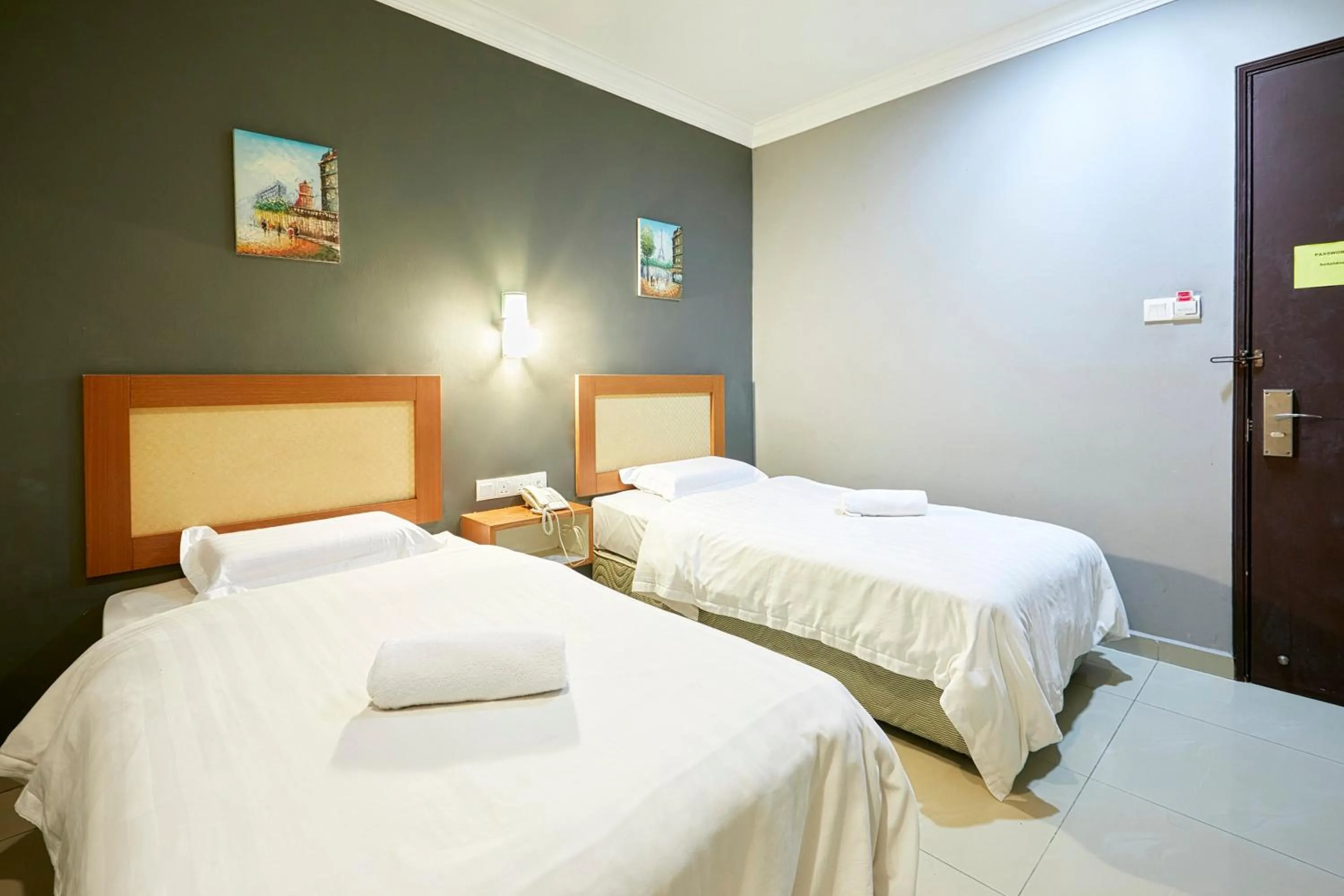 Standard Twin Room in D'New 1 Hotel Near Sunway Pyramid, 6 Min Only