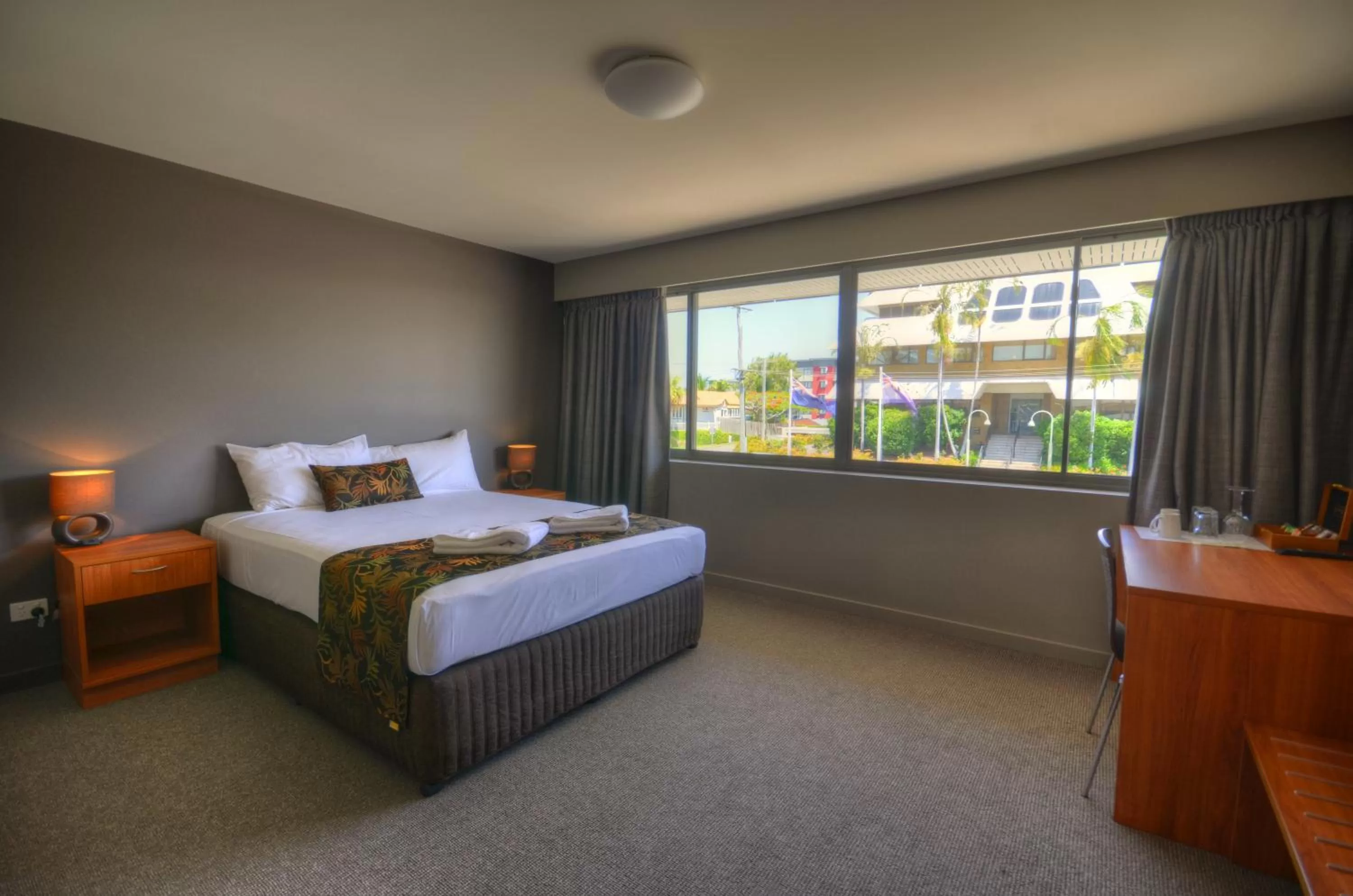 Queen Room with Cityside View in Gladstone Reef Hotel Motel