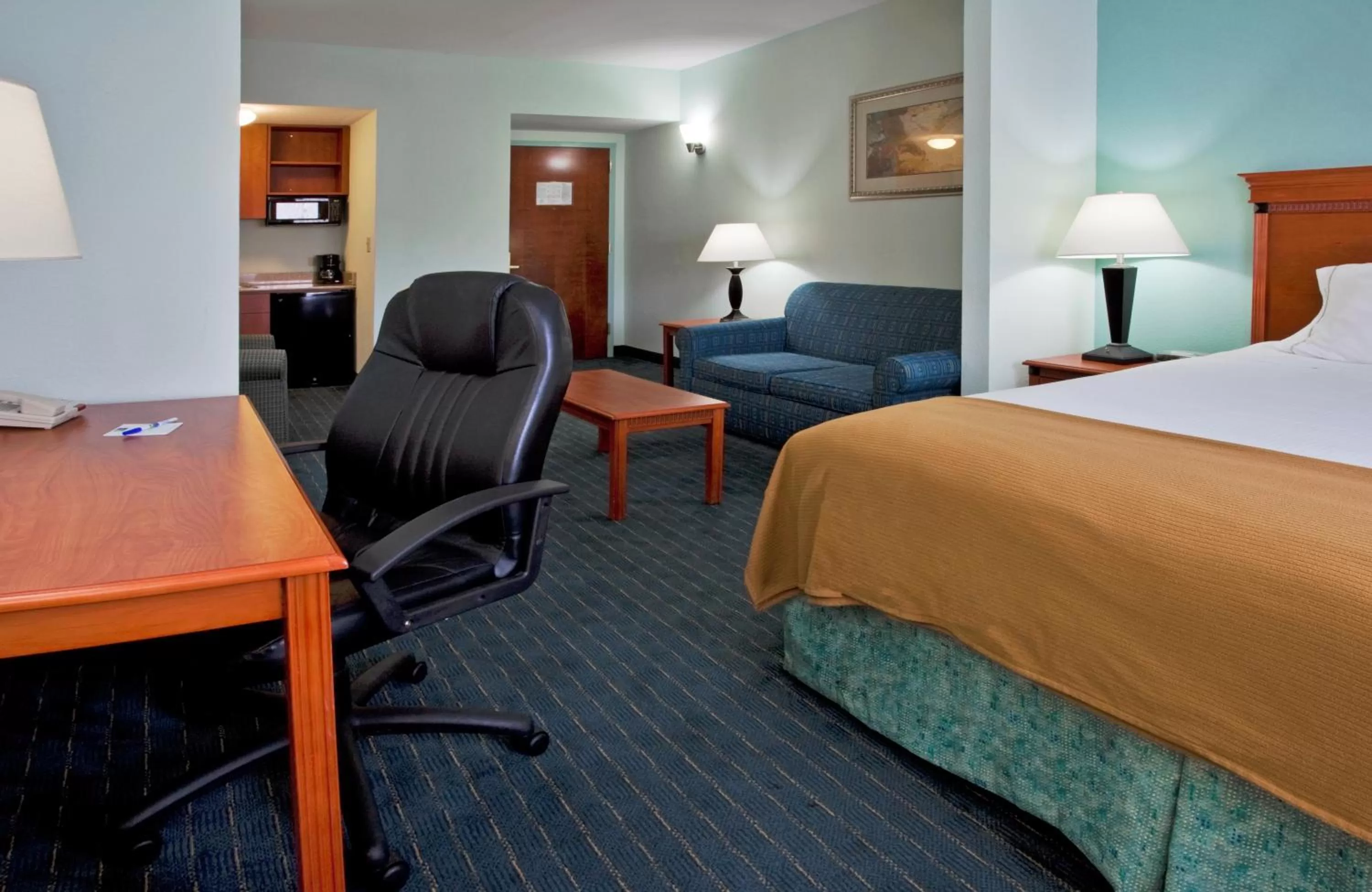 King Suite with Sofa Bed in Holiday Inn Express Lake Okeechobee by IHG
