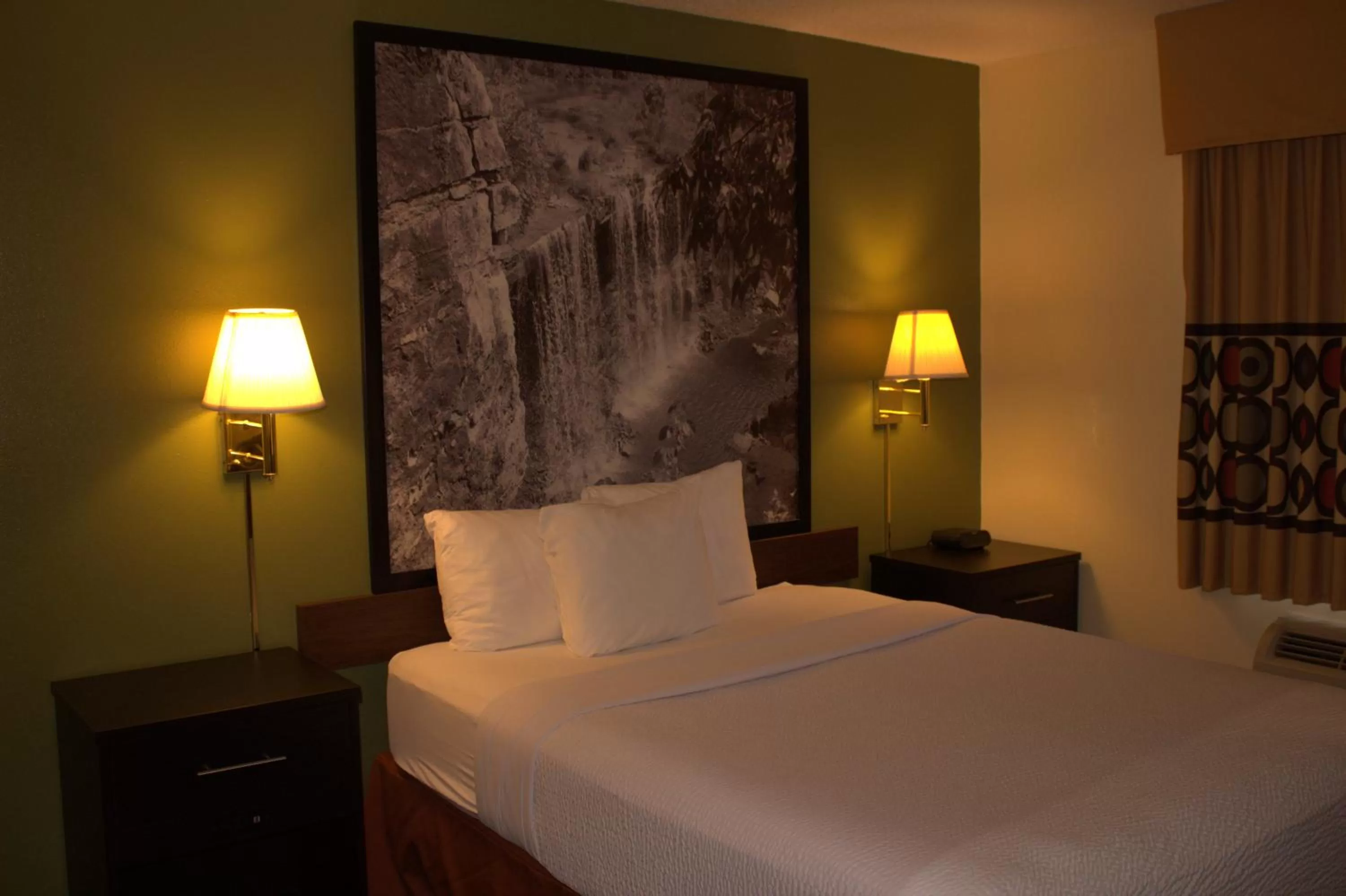 Queen Room - Pet Friendly/Non-Smoking in Super 8 by Wyndham Colby