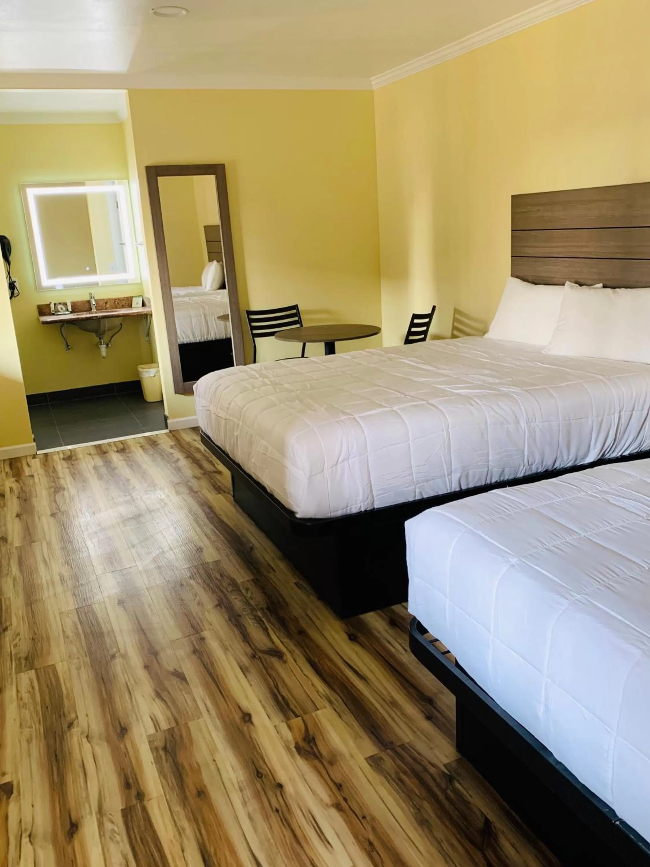 Family Room in Central Coast Inn Cayucos