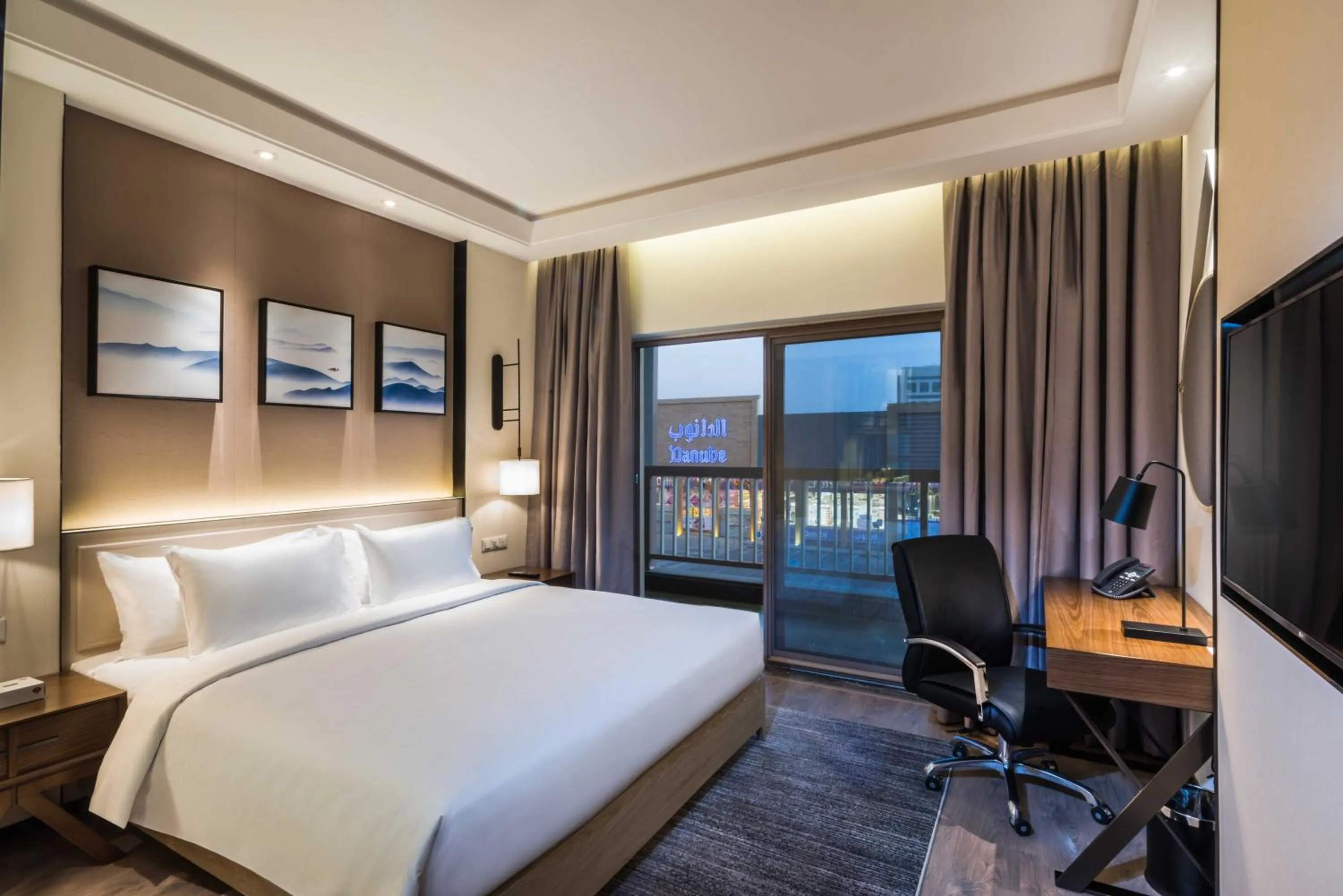 Deluxe King Room in Aber Al Takhassusi