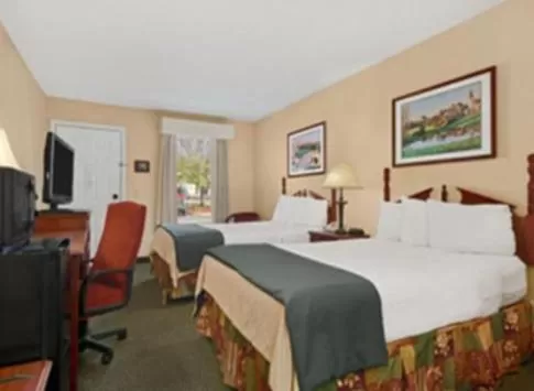 Day, Bed in Baymont by Wyndham Eufaula