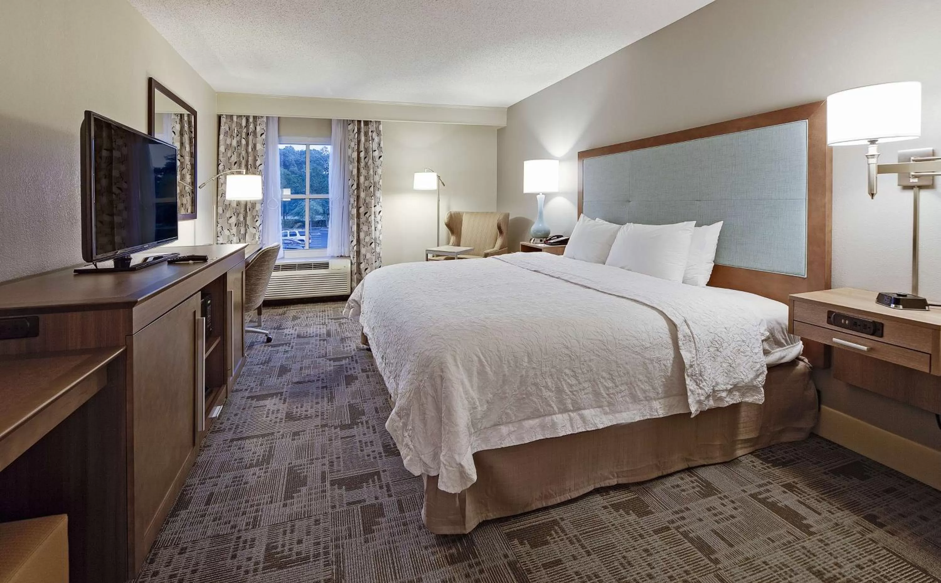 King Room with King Bed - Non-Smoking in Hampton Inn Myrtle Beach Broadway at the Beach