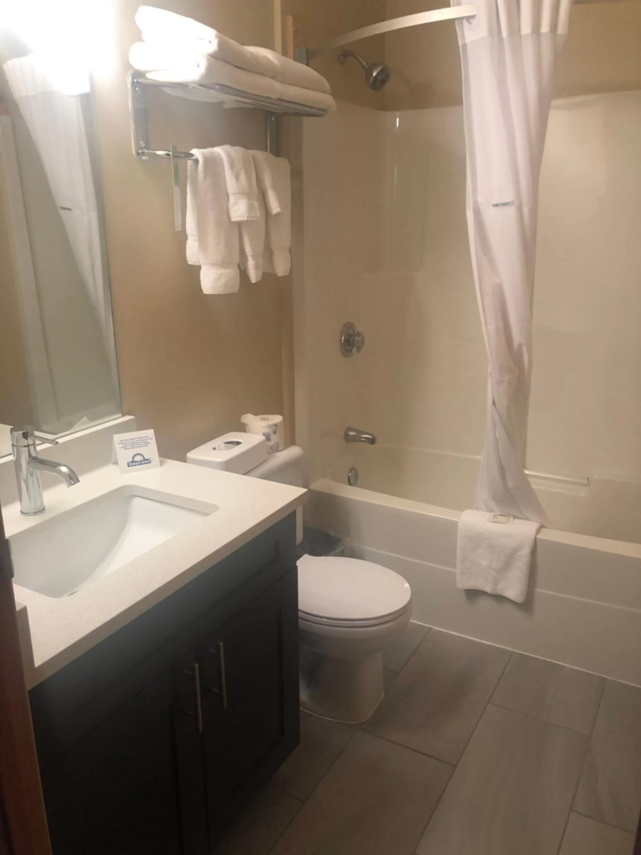 Queen Studio - Non-Smoking - Not Pet Friendly in Days Inn by Wyndham Hinton