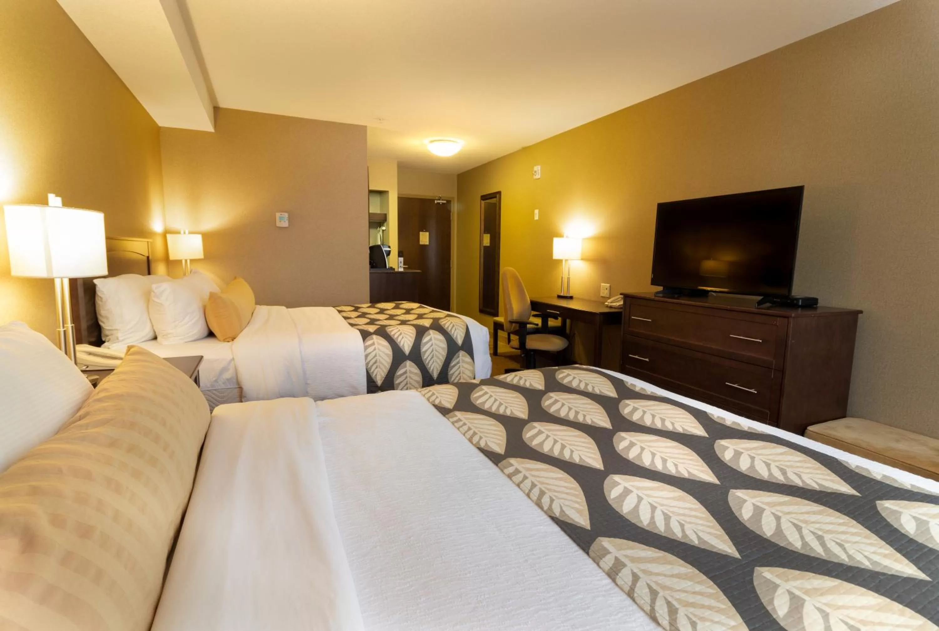 Queen Room with Two Queen Beds in The Kanata Fort Saskatchewan