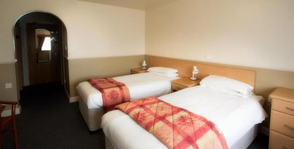 Standard Twin Room - single occupancy in Moreton Park Hotel