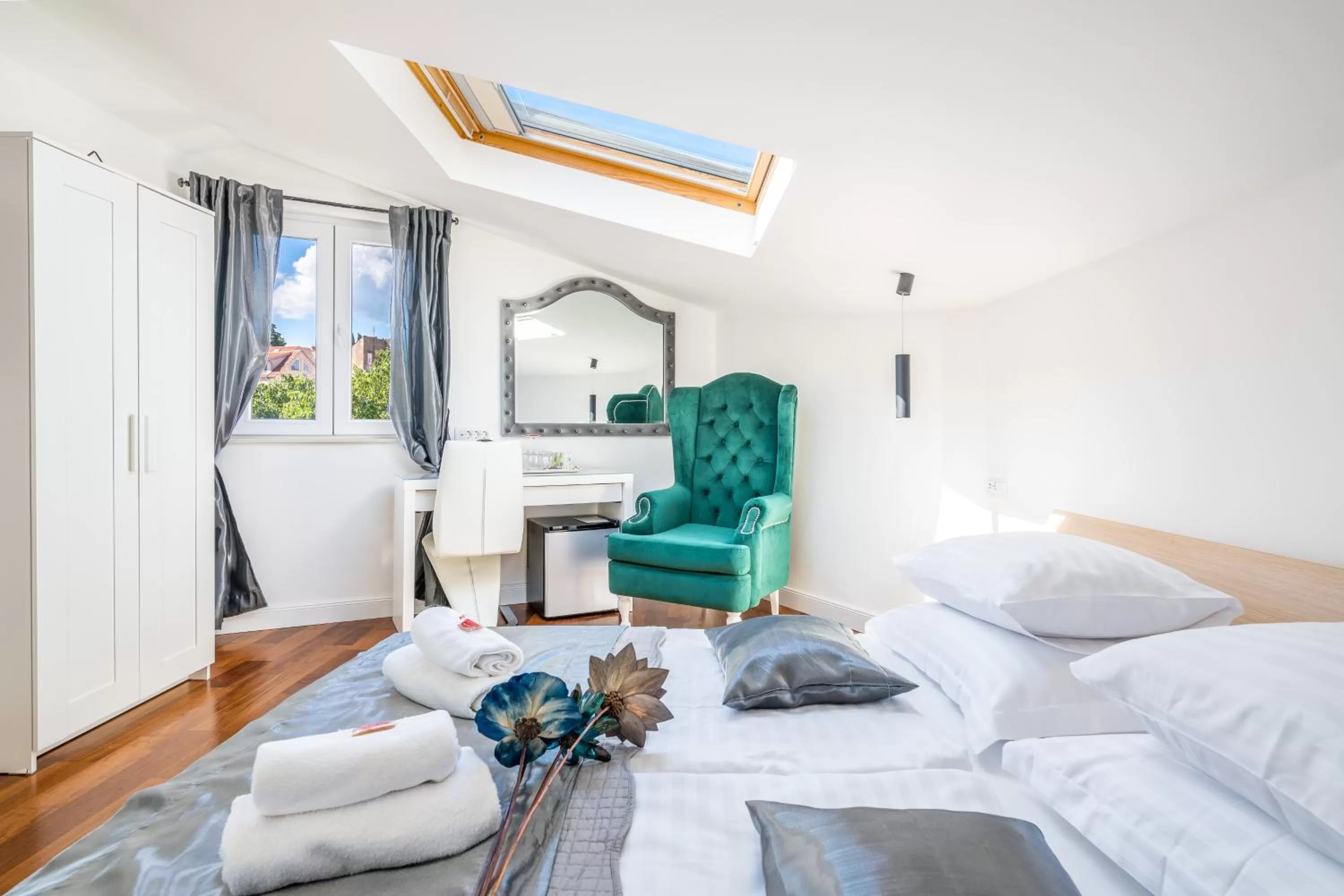 Lifestyle room - single occupancy - relaxation facilities in Galeria Valeria Seaside Downtown - MAG Quaint & Elegant Boutique Hotels