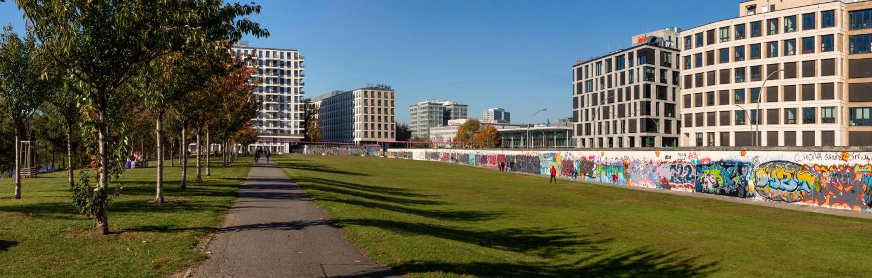 Natural landscape in Schulz Hotel Berlin Wall at the East Side Gallery