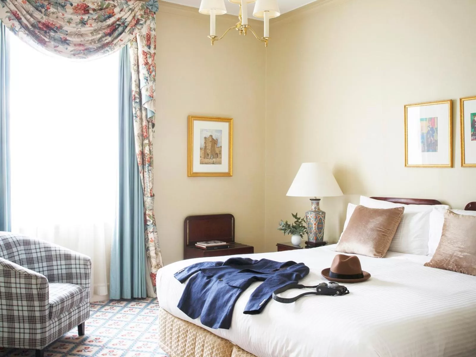 Bed in The Hotel Windsor