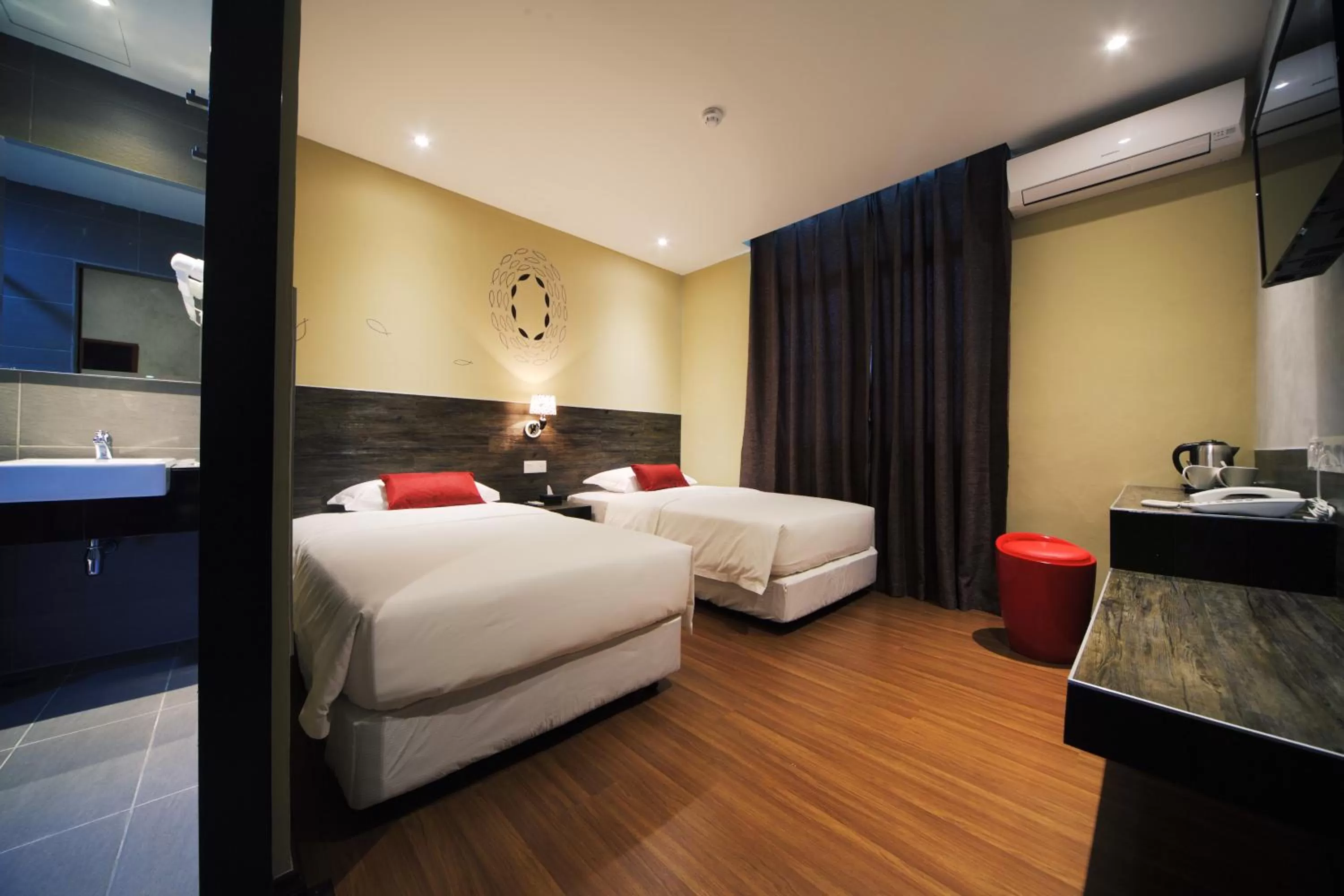 Deluxe Twin Room in Rooms