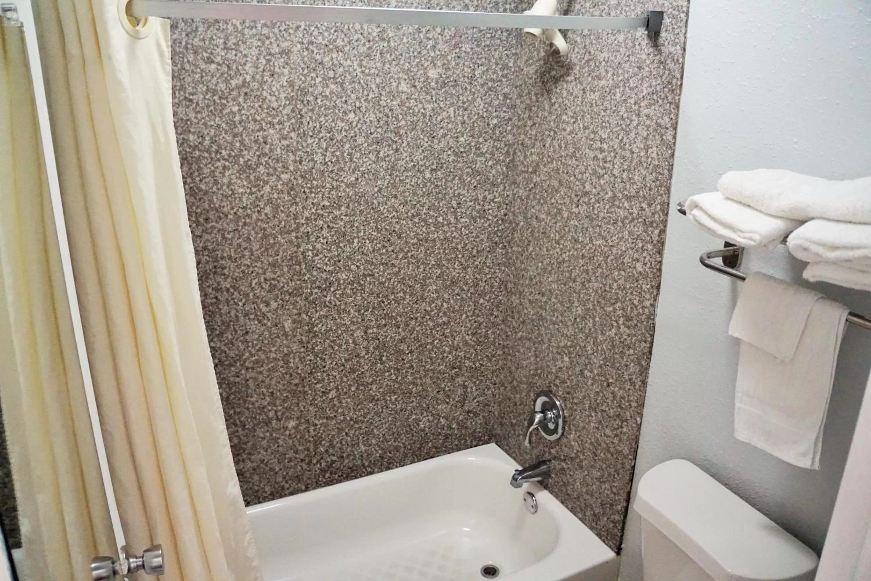 Bath in Hotel Elev8