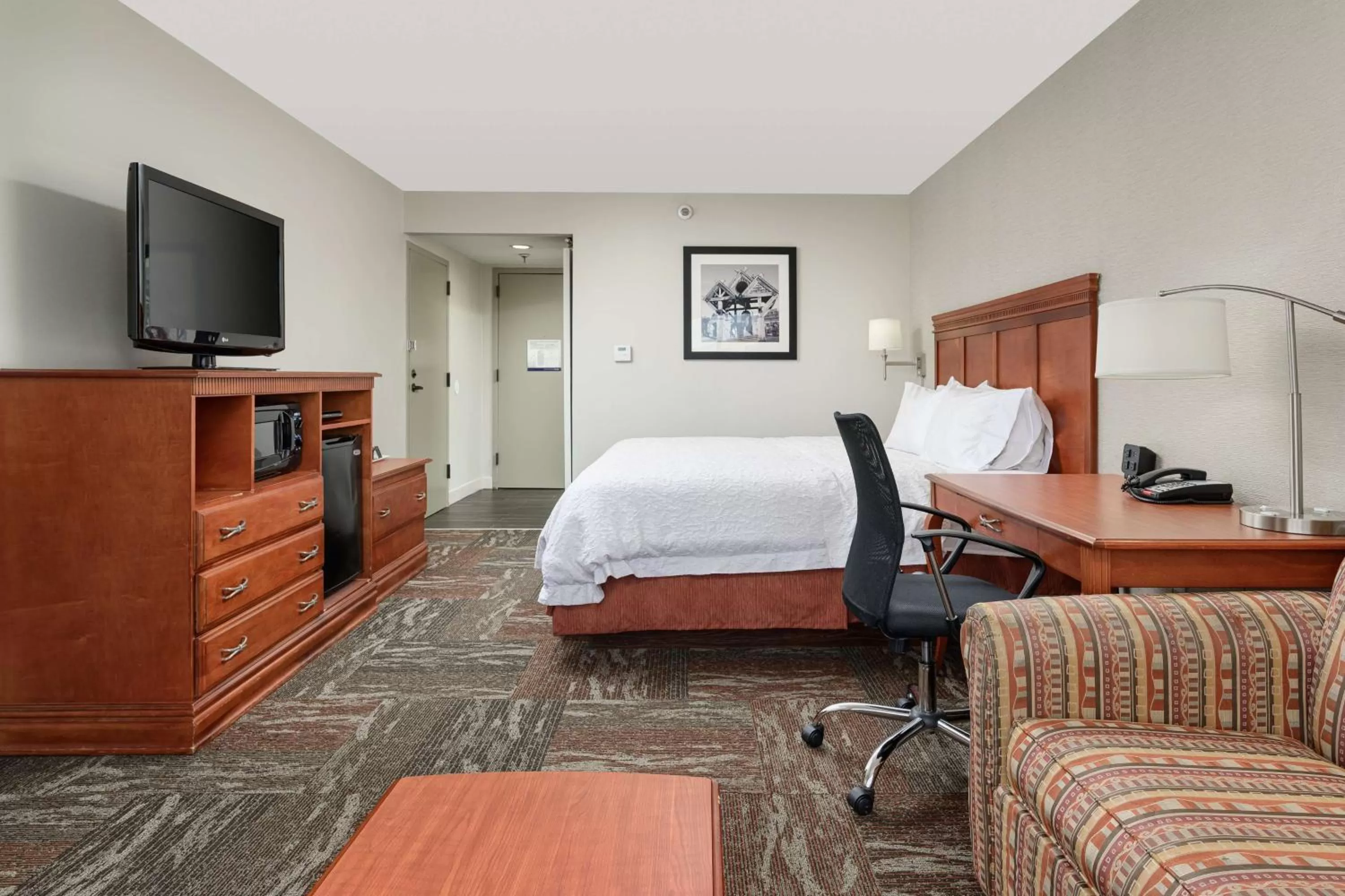 King Room with Sofa Bed and Study - Non-Smoking in Hampton Inn Oak Ridge Knoxville