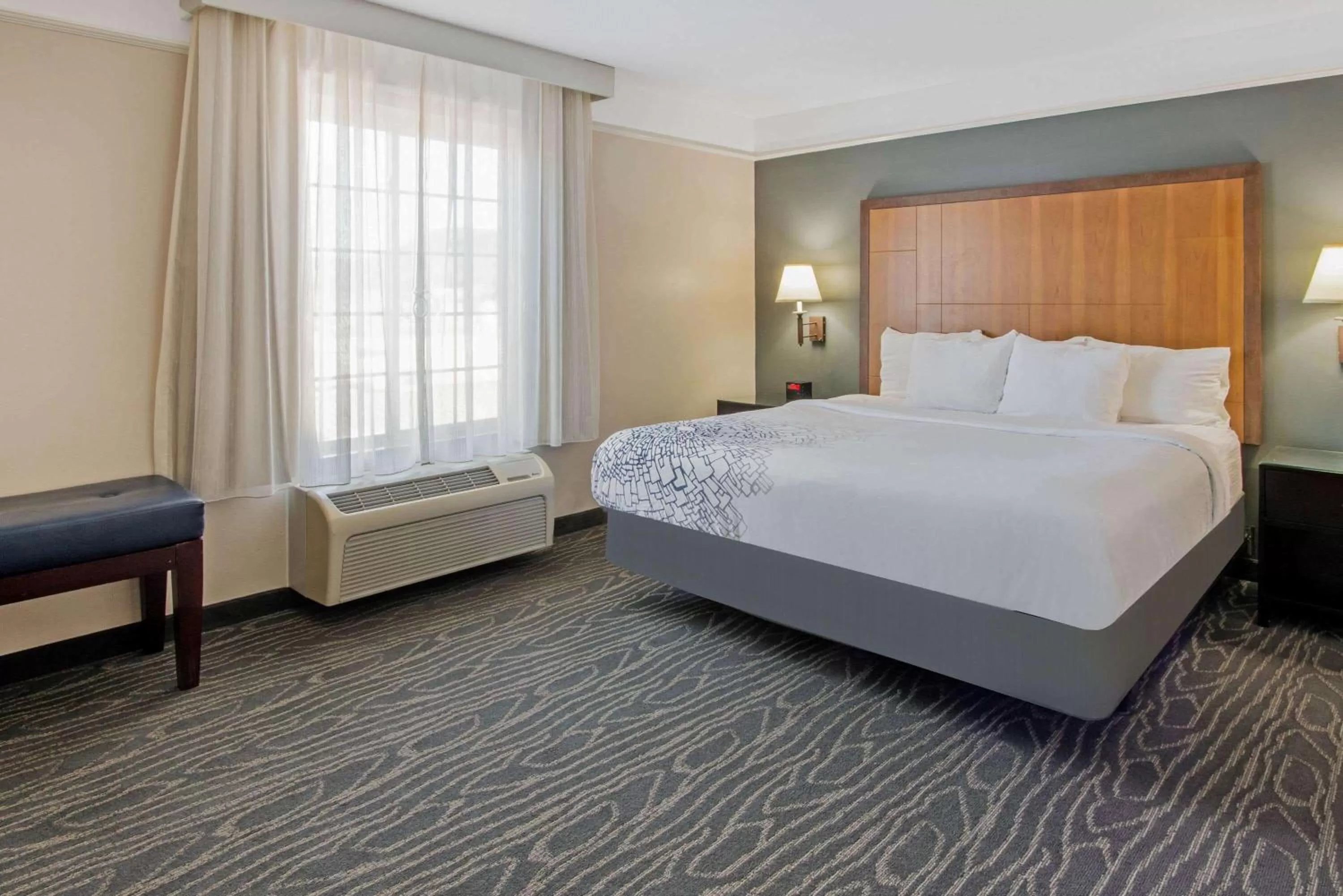Deluxe King Suite with Mountain View and Mobility/Hearing Impaired Access - Non-Smoking in La Quinta by Wyndham Ruidoso Downs