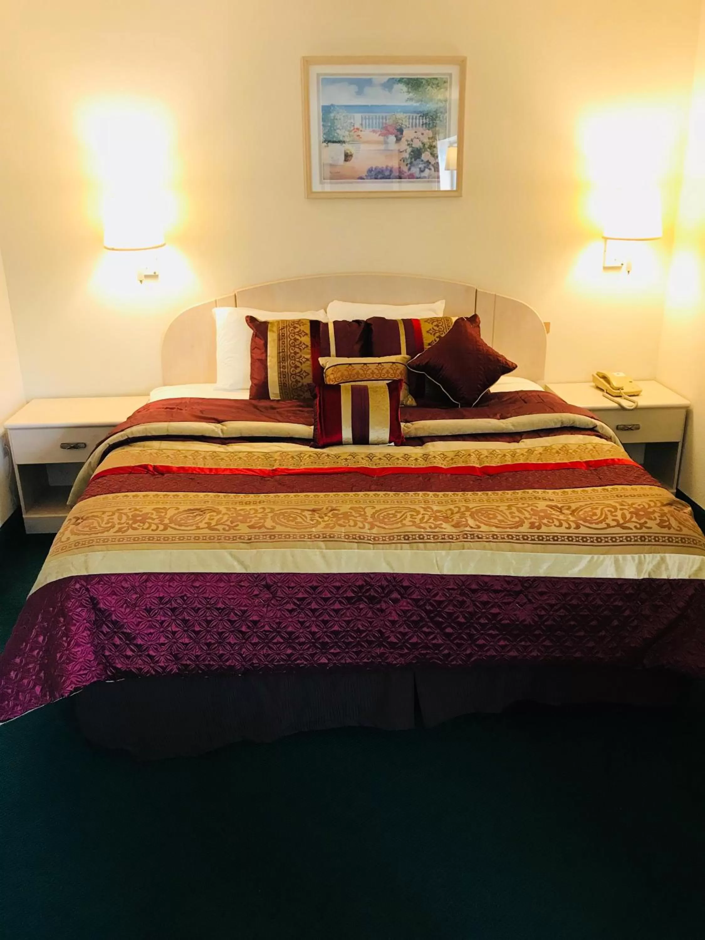 King Suite with Spa Bath - Non-Smoking in Americas Best Value Inn Pinckneyville