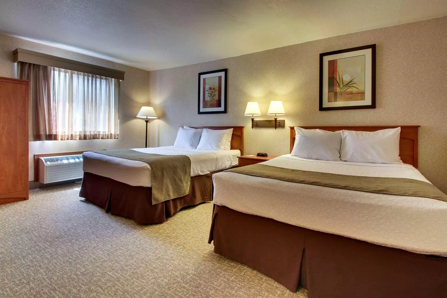 Suite with One King Bed and Two Queen Beds in Best Western West Hills Inn