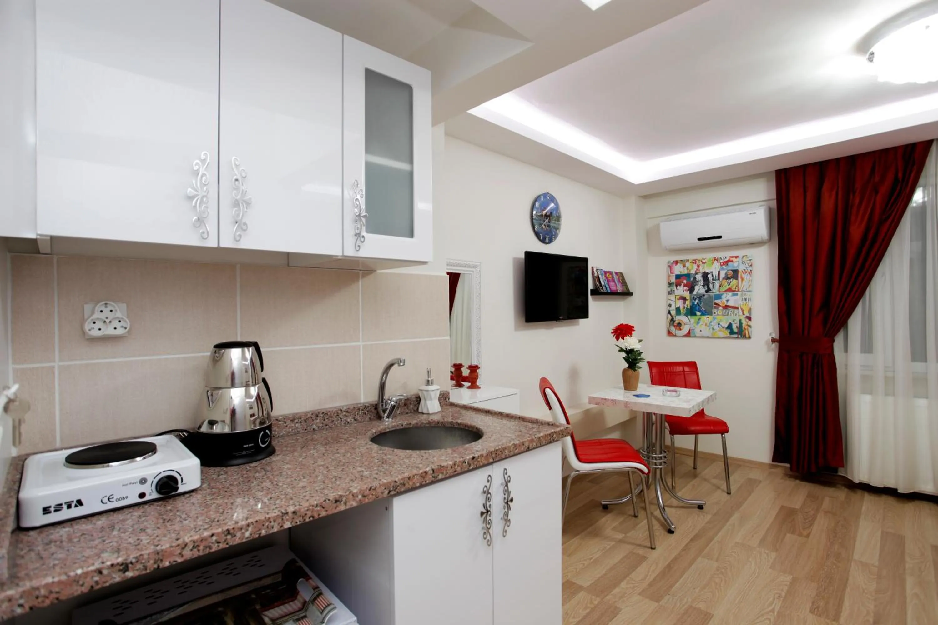 Economy Room with kitchenette - single occupancy in Taksim Istiklal Suites