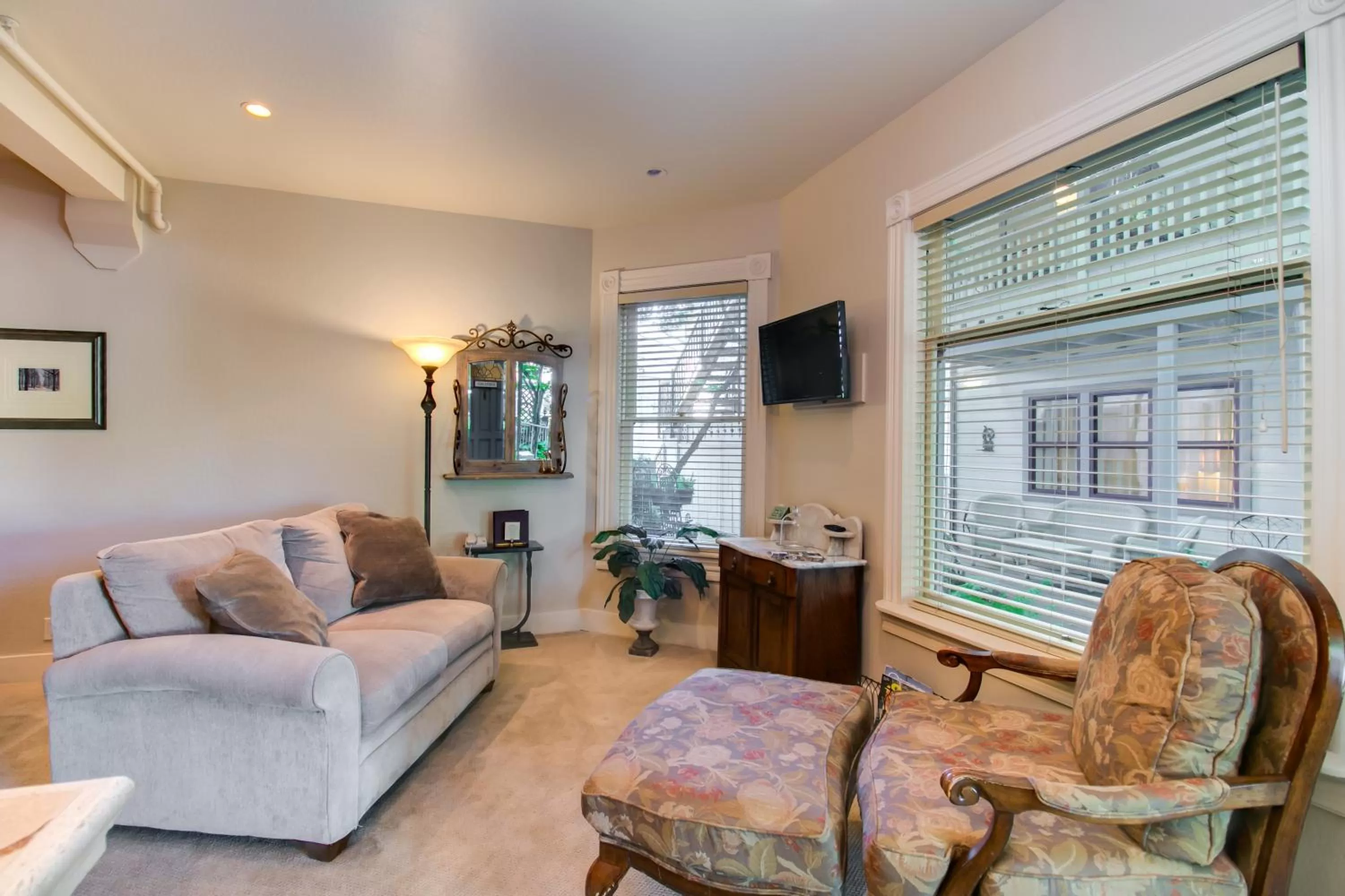 King Room in Winchester Inn