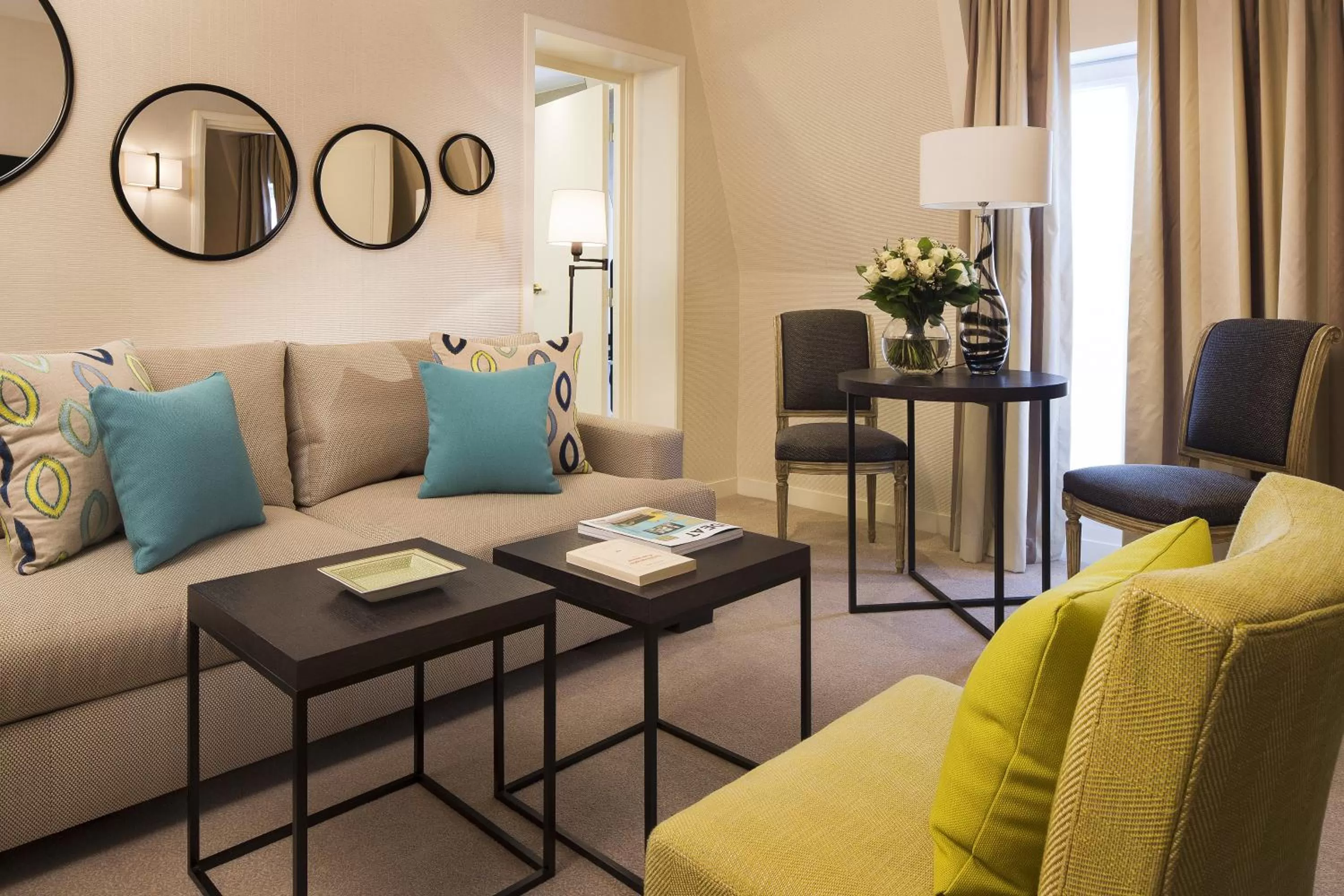 Suite (2 Adults + 2 Children) in Balmoral Champs Elysées