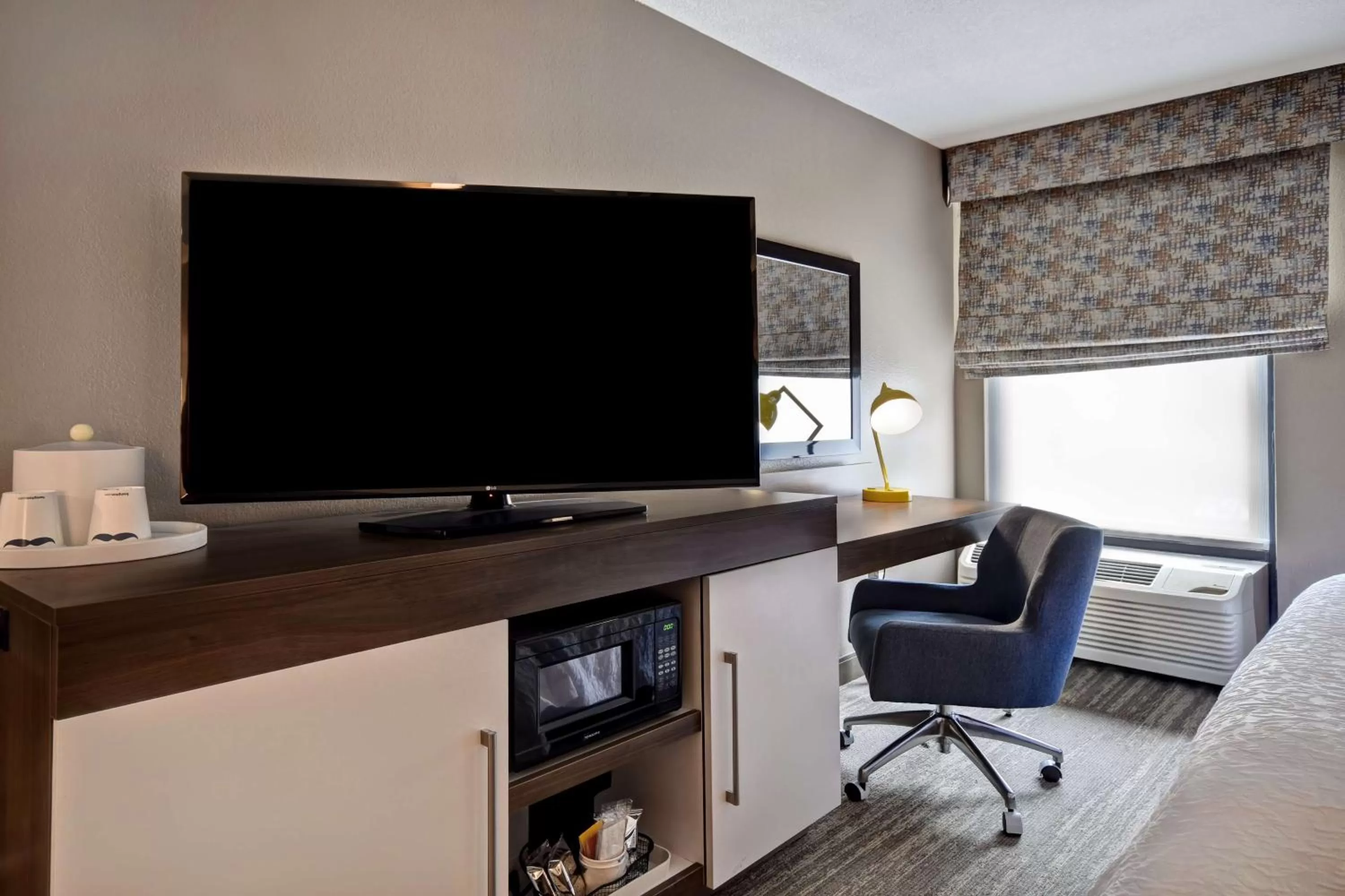 King Room with Sofa Bed - Mobility Accessible/Non-Smoking in Hampton Inn Birmingham-Colonnade 280