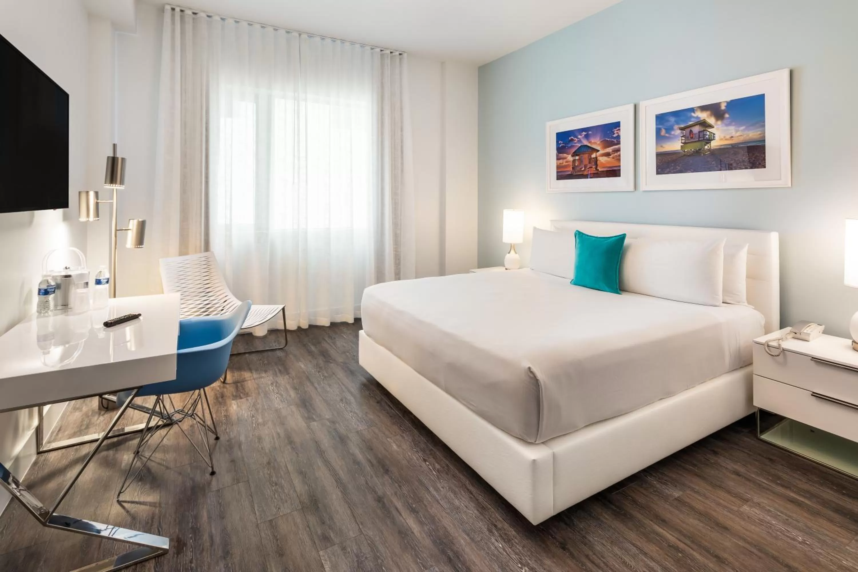 Deluxe Villa Room with One King Bed in President Hotel