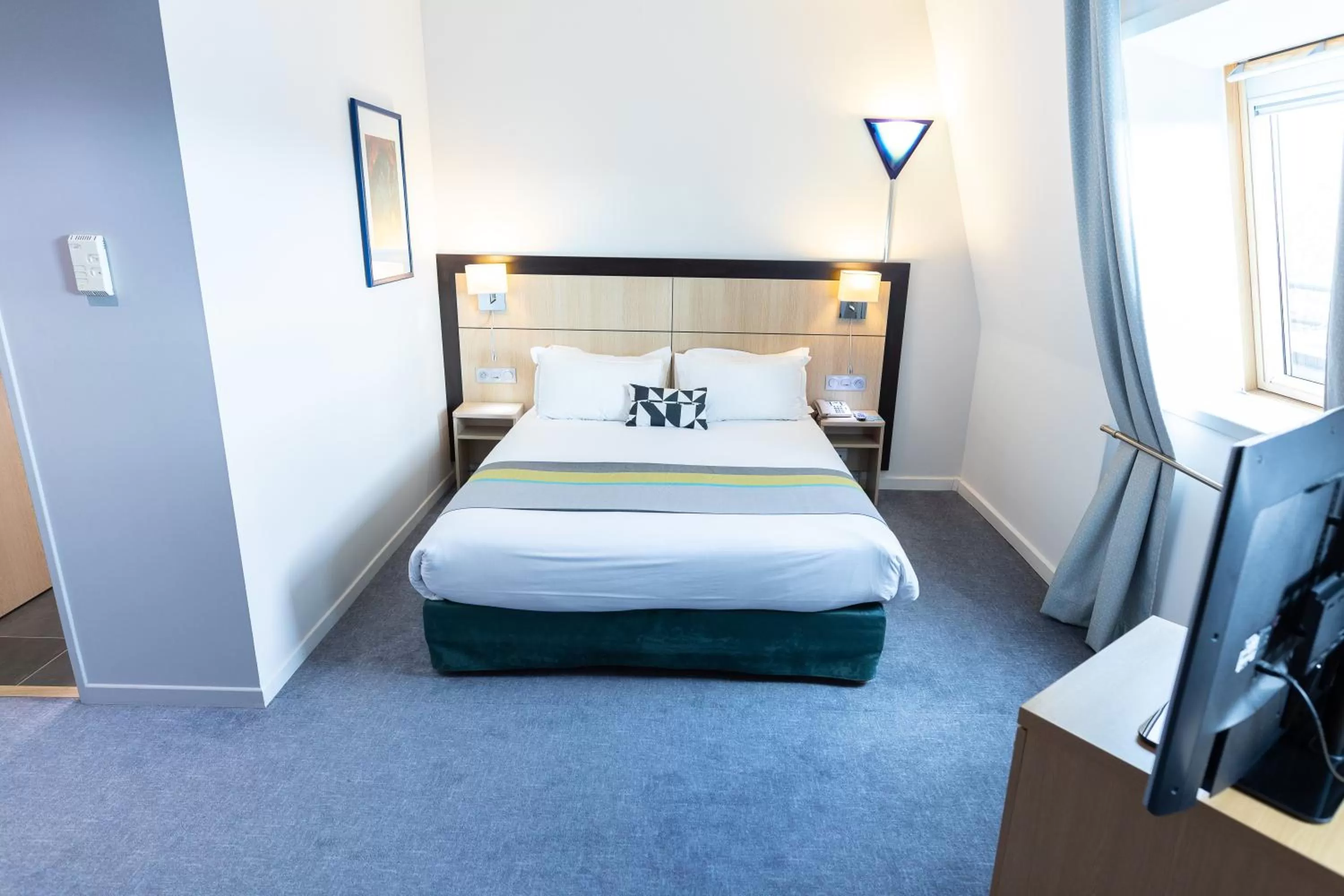 Queen Suite with Sofa Bed - Mid Floor in Holiday Inn Express Arras by IHG