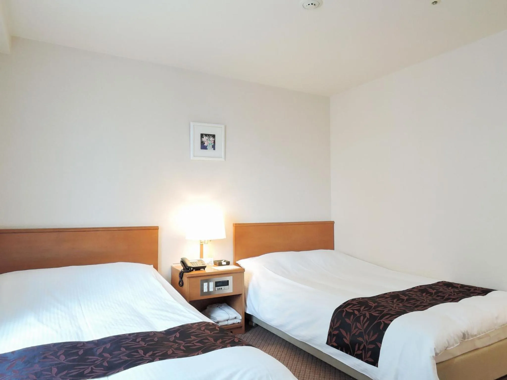 Twin Room - Non-Smoking in Kobe City Gardens Hotel (Formally Hotel Kobe Shishuen)