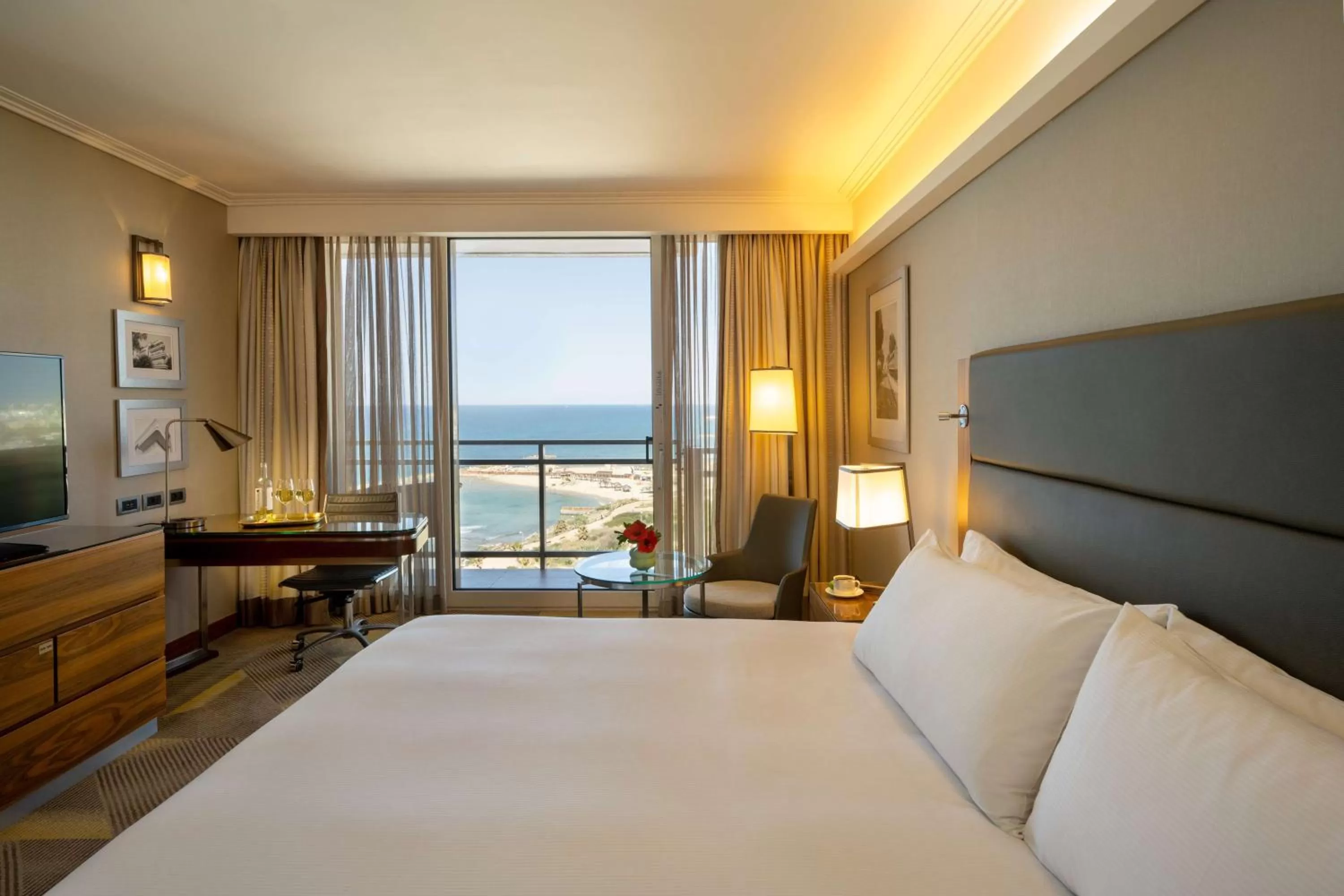 Deluxe King Room with Sea View in Hilton Tel Aviv Hotel