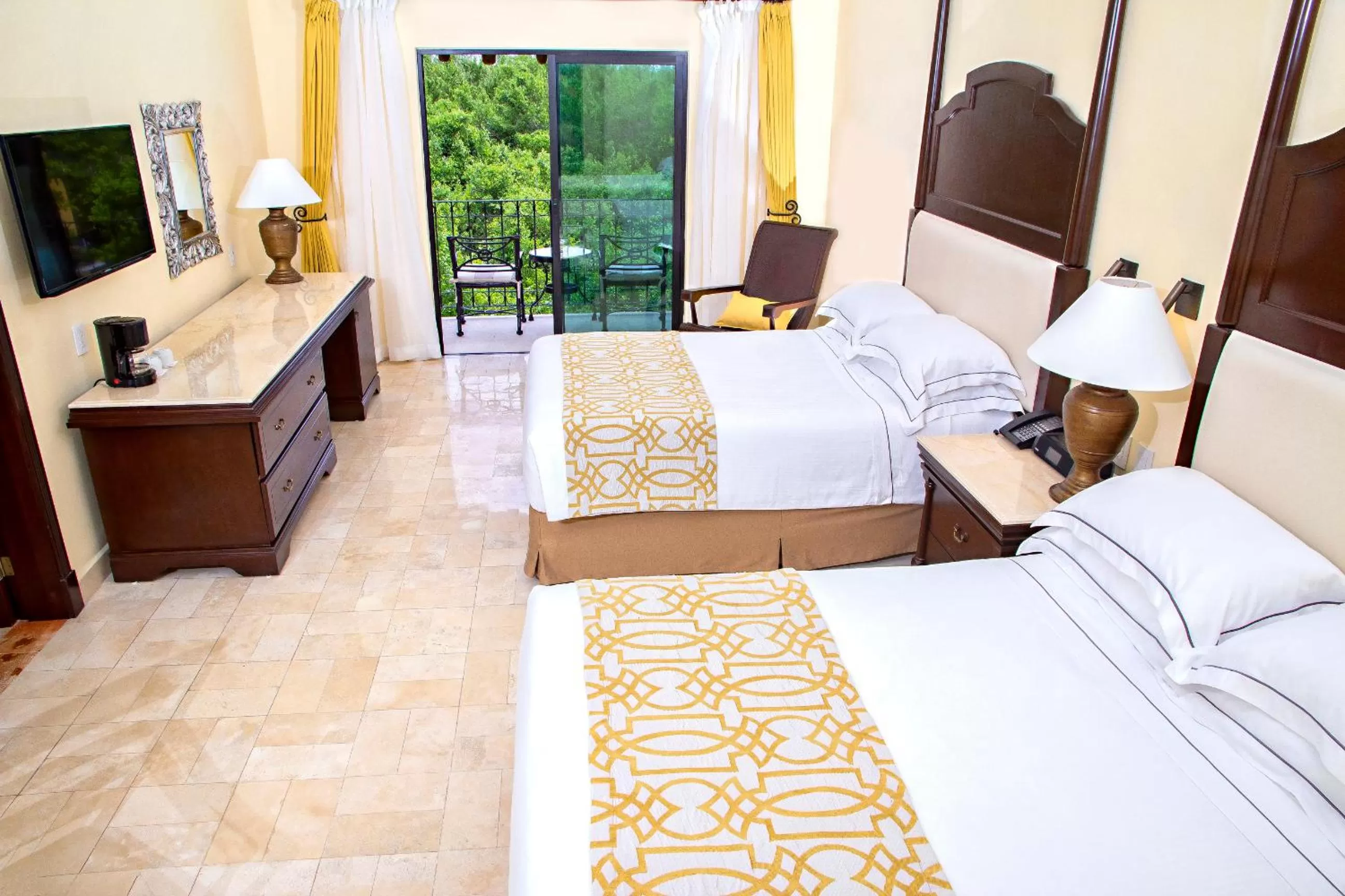 Royal Level Luxury (2 Adults + 1 Child) in Occidental Cozumel - All Inclusive