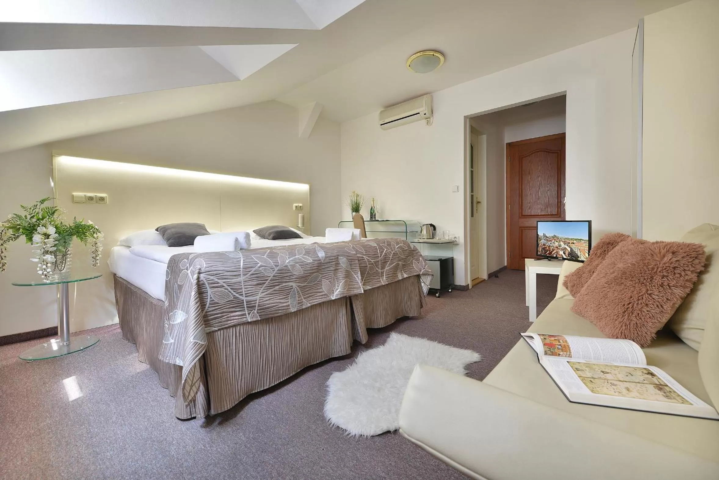 Triple Room in Anette Hotel
