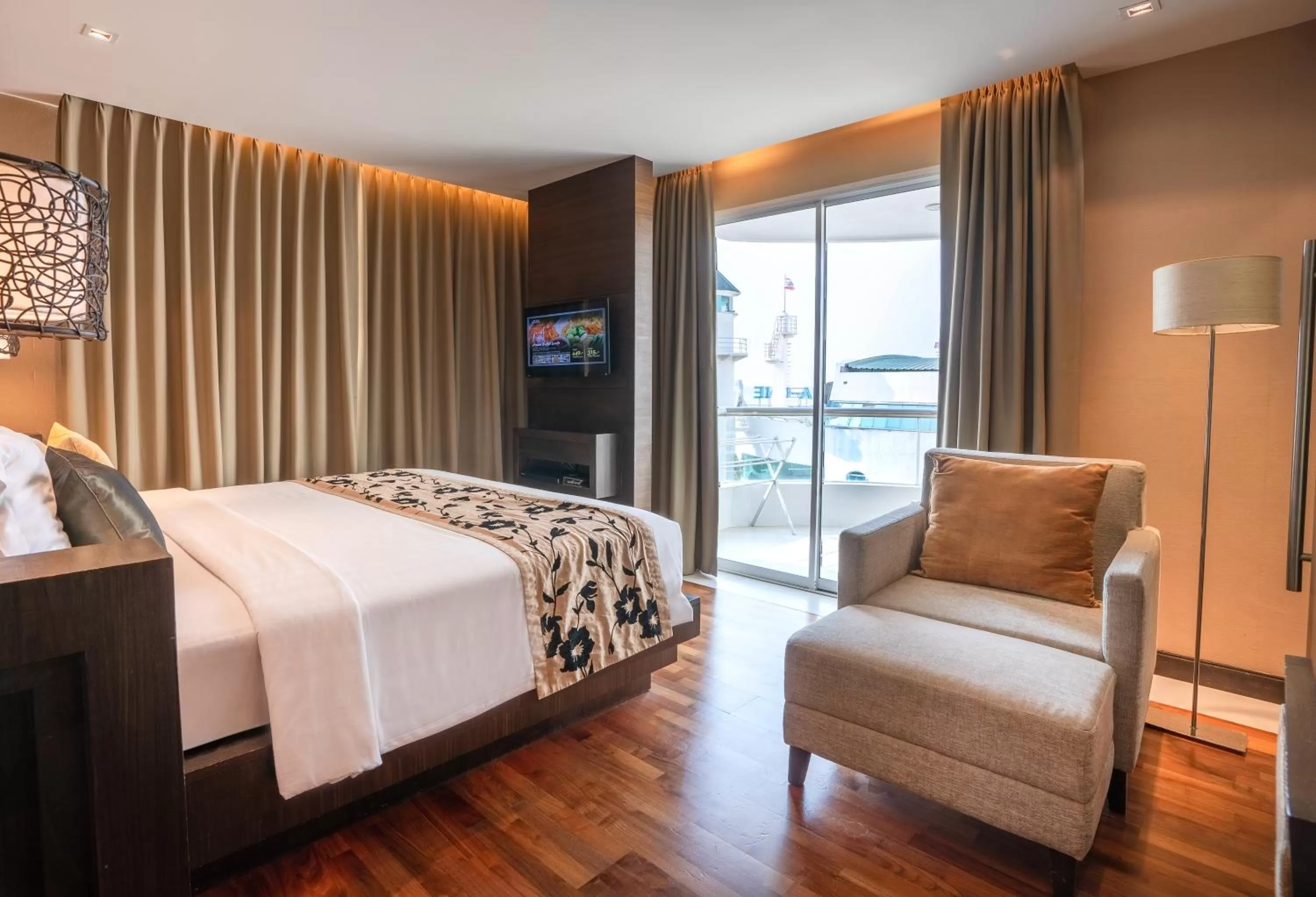 Ocean View Suite in A-ONE Pattaya Beach Resort