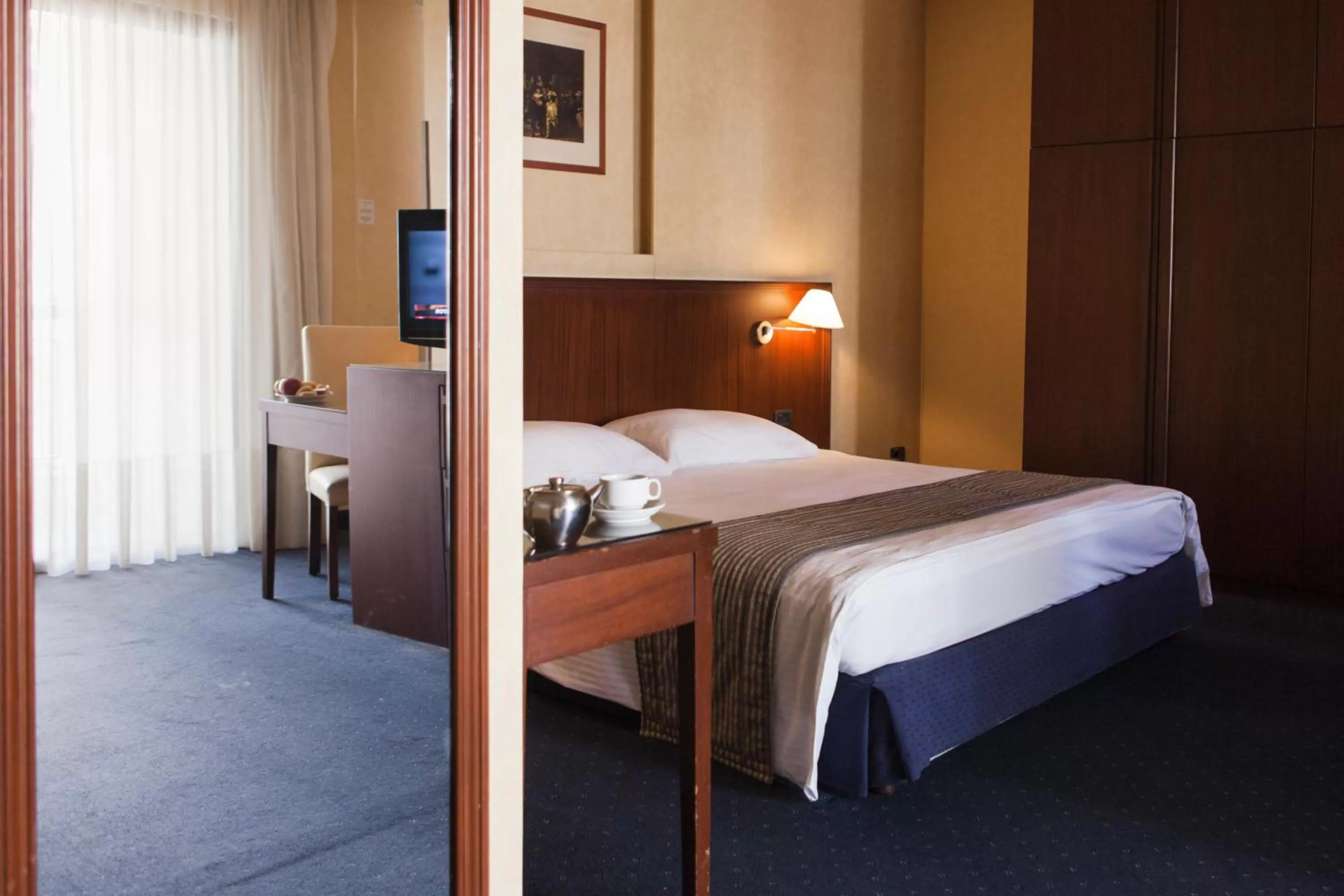 Standard Queen Room - single occupancy in The Mayflower Hotel