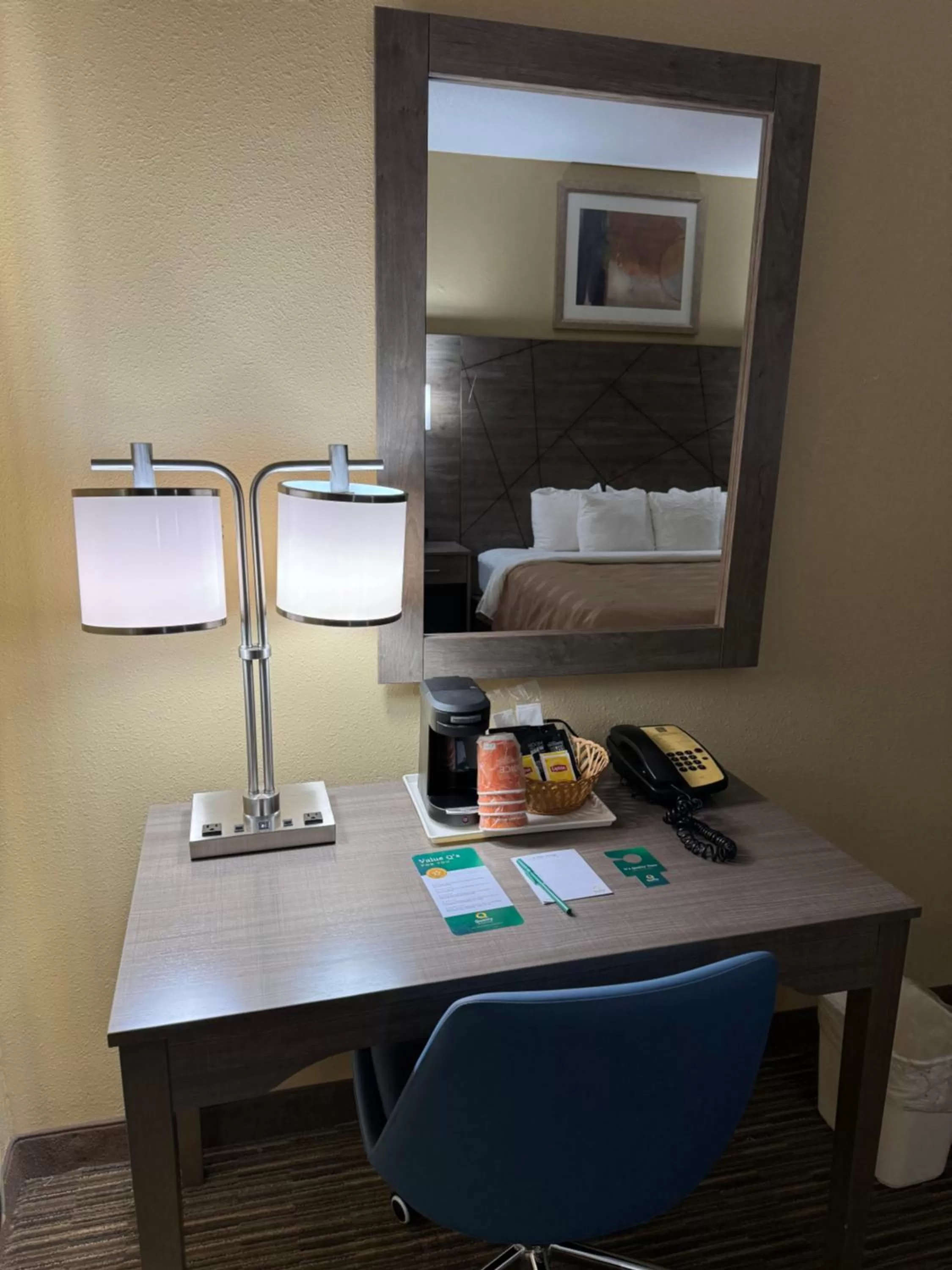 King Suite - Non-Smoking in Quality Inn near I-72 and Hwy 51