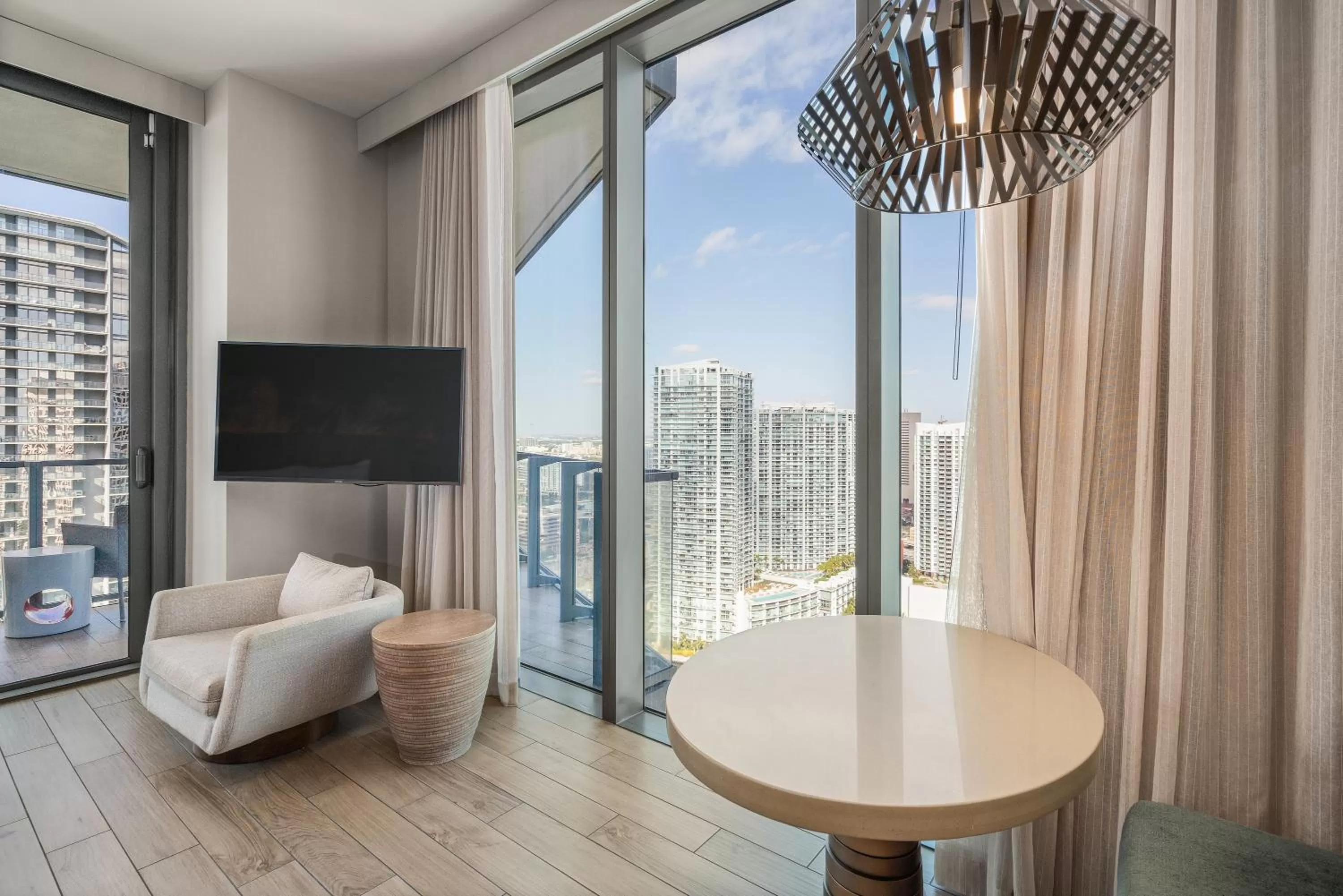 Corner Plus King in EAST Miami