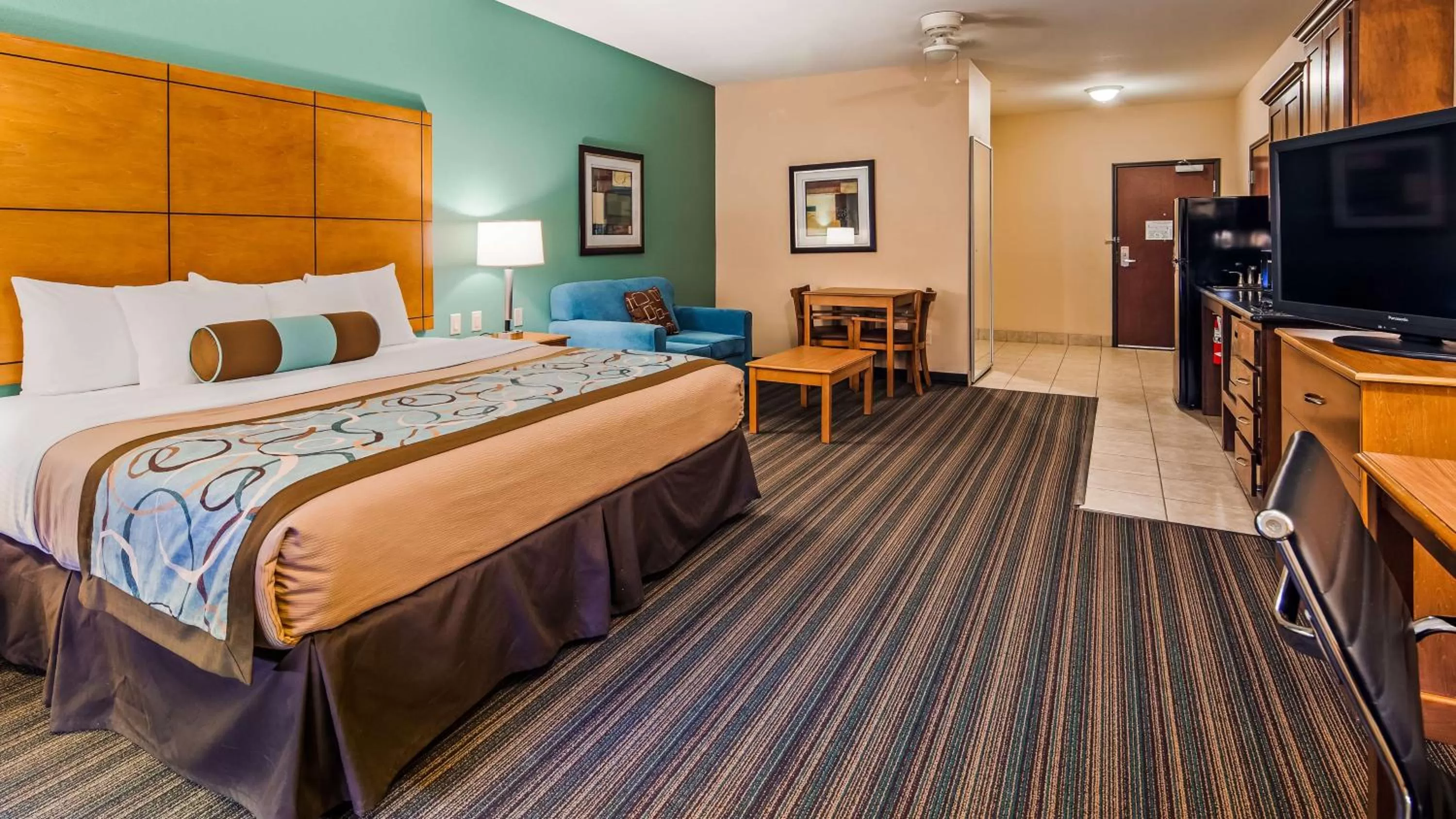 King Room with Kitchenette - Disability Access/Non-Smoking in Best Western Plus Seminole Hotel & Suites