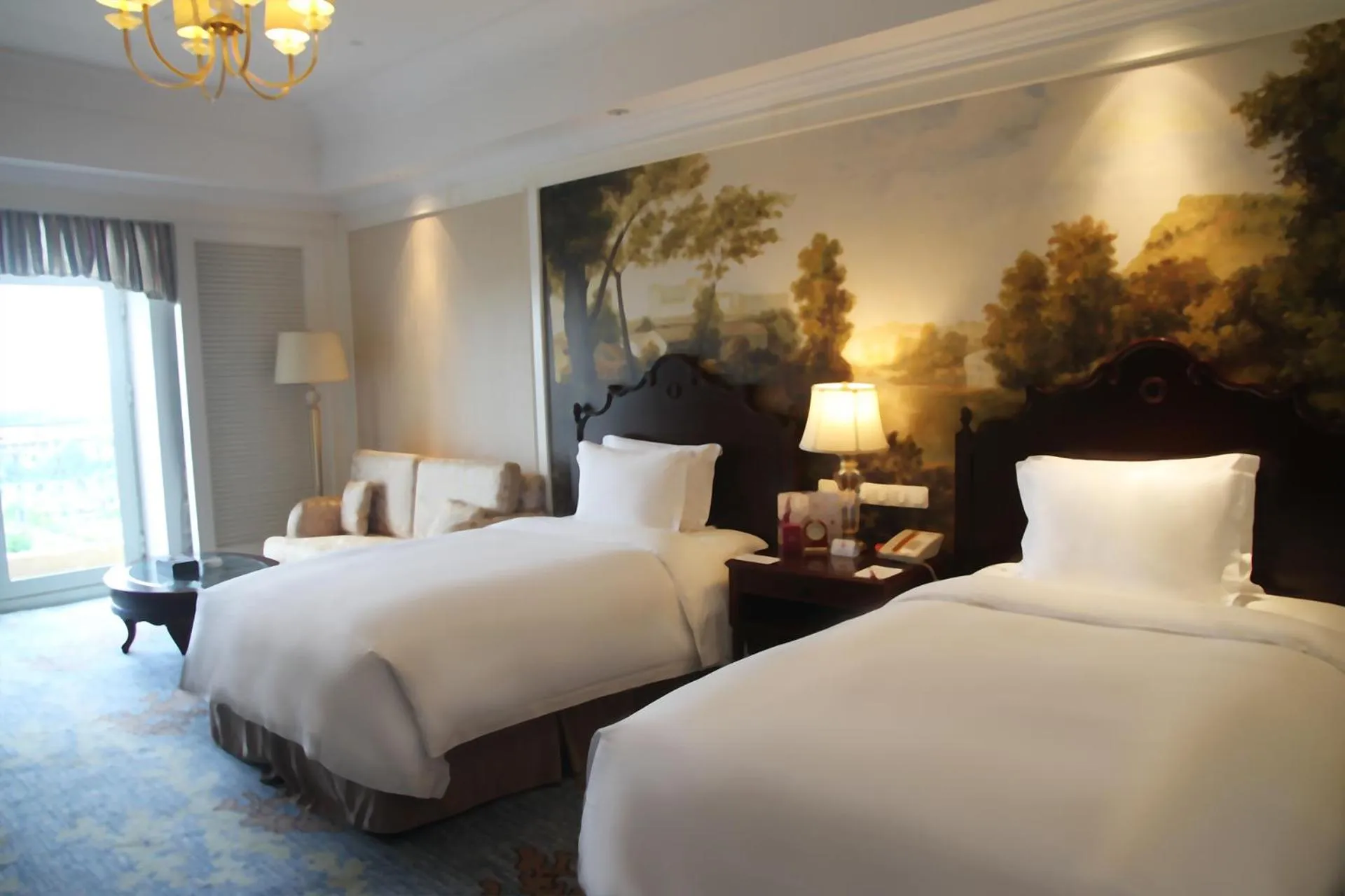 Standard Twin Room with Lounge Access in Crowne Plaza Ocean Spring Resort by IHG