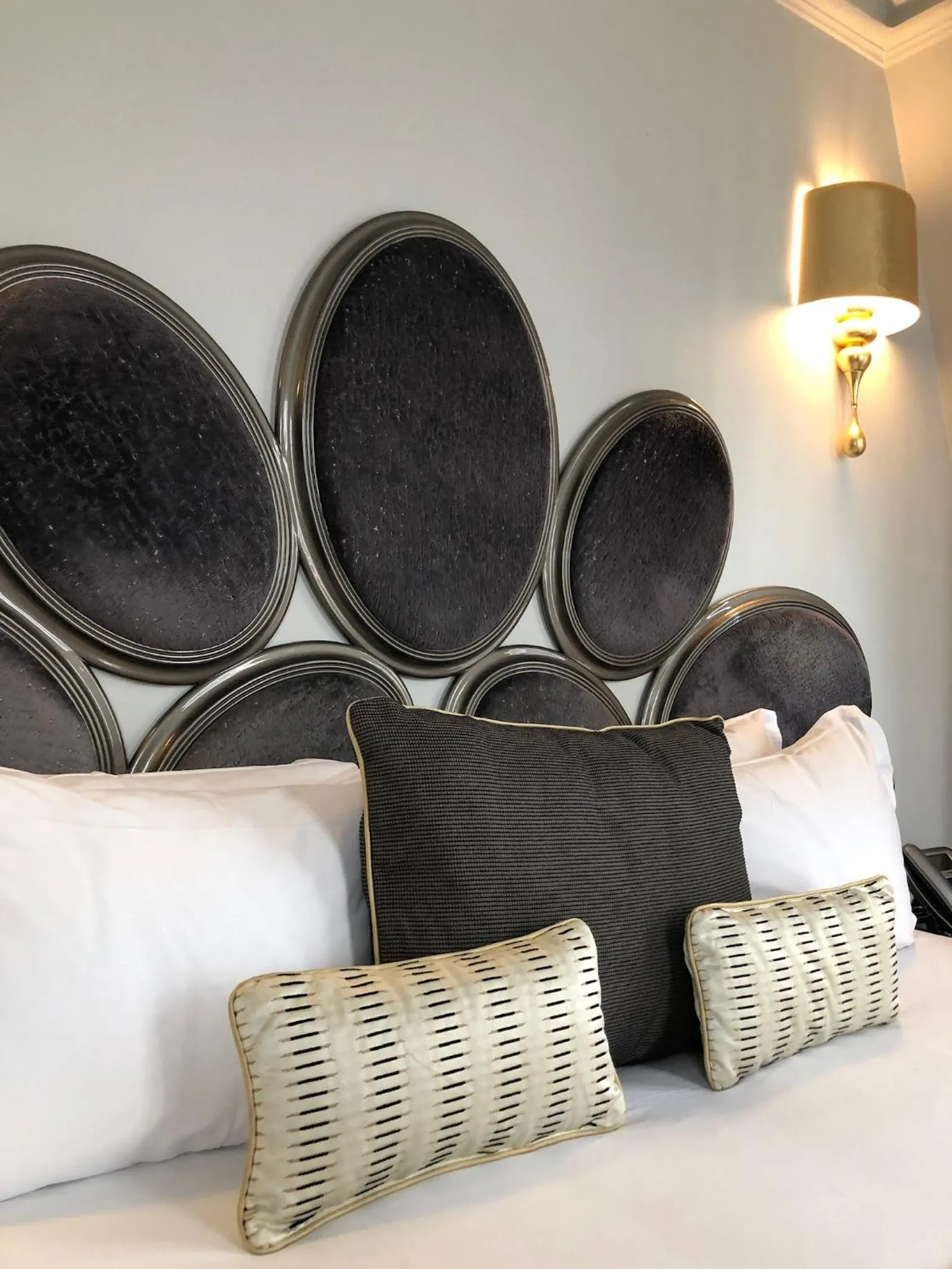 Superior Triple Room in Hotel Lumen Paris Louvre